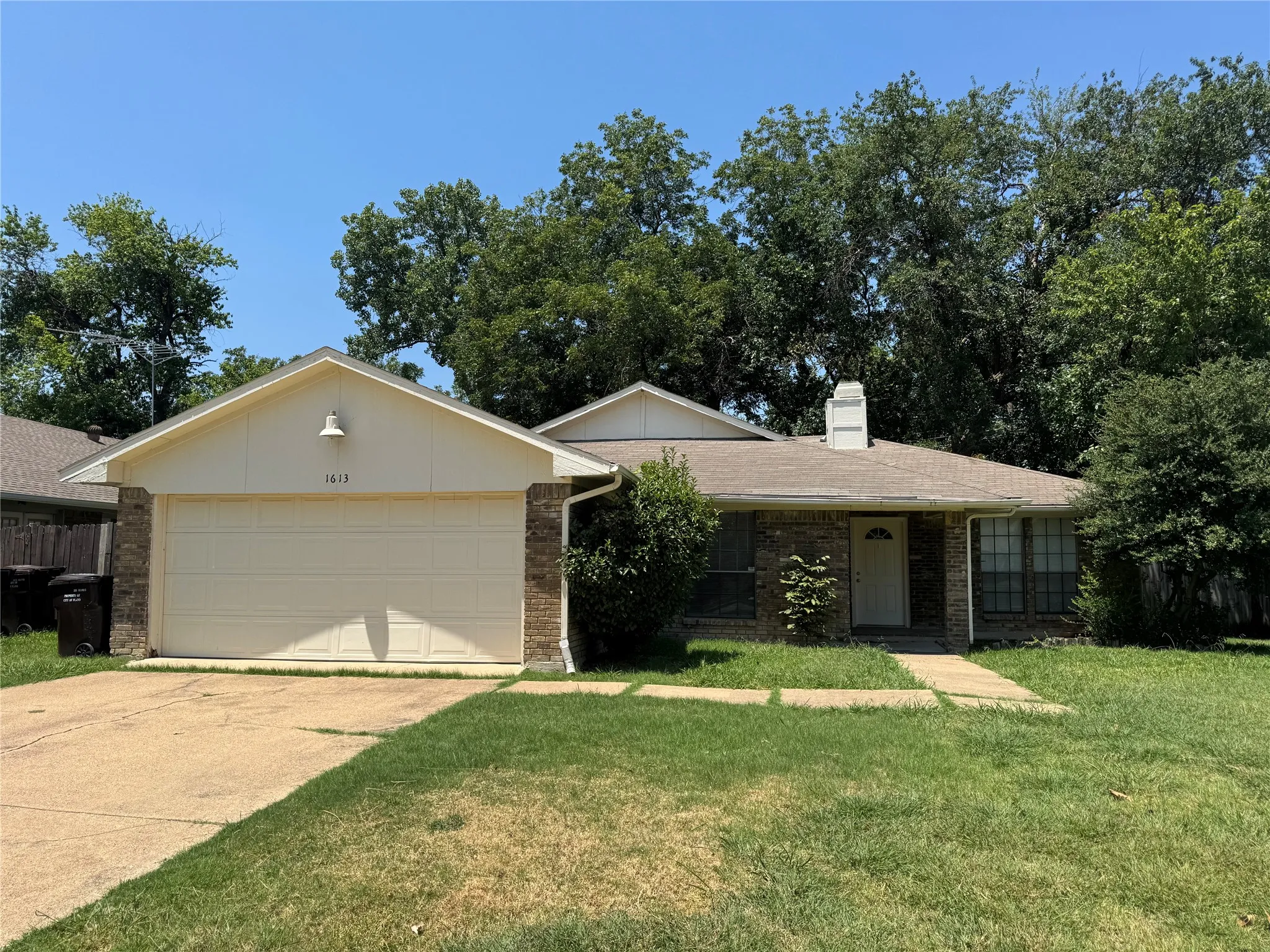 Single Family Residence For Rent in Collin County , 1613 Jasmine Lane, Plano, Texas 75074, 3 Bedroom, 2 Bathroom, 2 Garage spaces, 1,582 Sqft, built in 1981, mls#21362042, Real Estate Agent in Plano, Homes For Rent in Collin county, Homes For Rent in Plano, Realtor in Plano Texas, Real Estate Brokerage Independent Realty Texas, Luminita Cordes Realtor