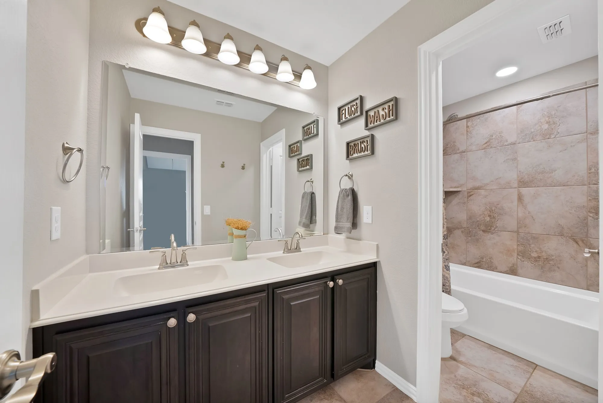 Single Family Residence For Sale in Collin County , 1330 Lantern Faith Drive, Wylie, Texas 75098, 4 Bedroom, 3 Bathroom, 2 Garage spaces, 3,034 Sqft, built in 2017, mls#21364264, Real Estate Agent in Wylie, Homes For Sale in Collin county, Homes For Sale in Wylie, Realtor in Wylie Texas, Real Estate Brokerage Independent Realty Texas, Luminita Cordes Realtor