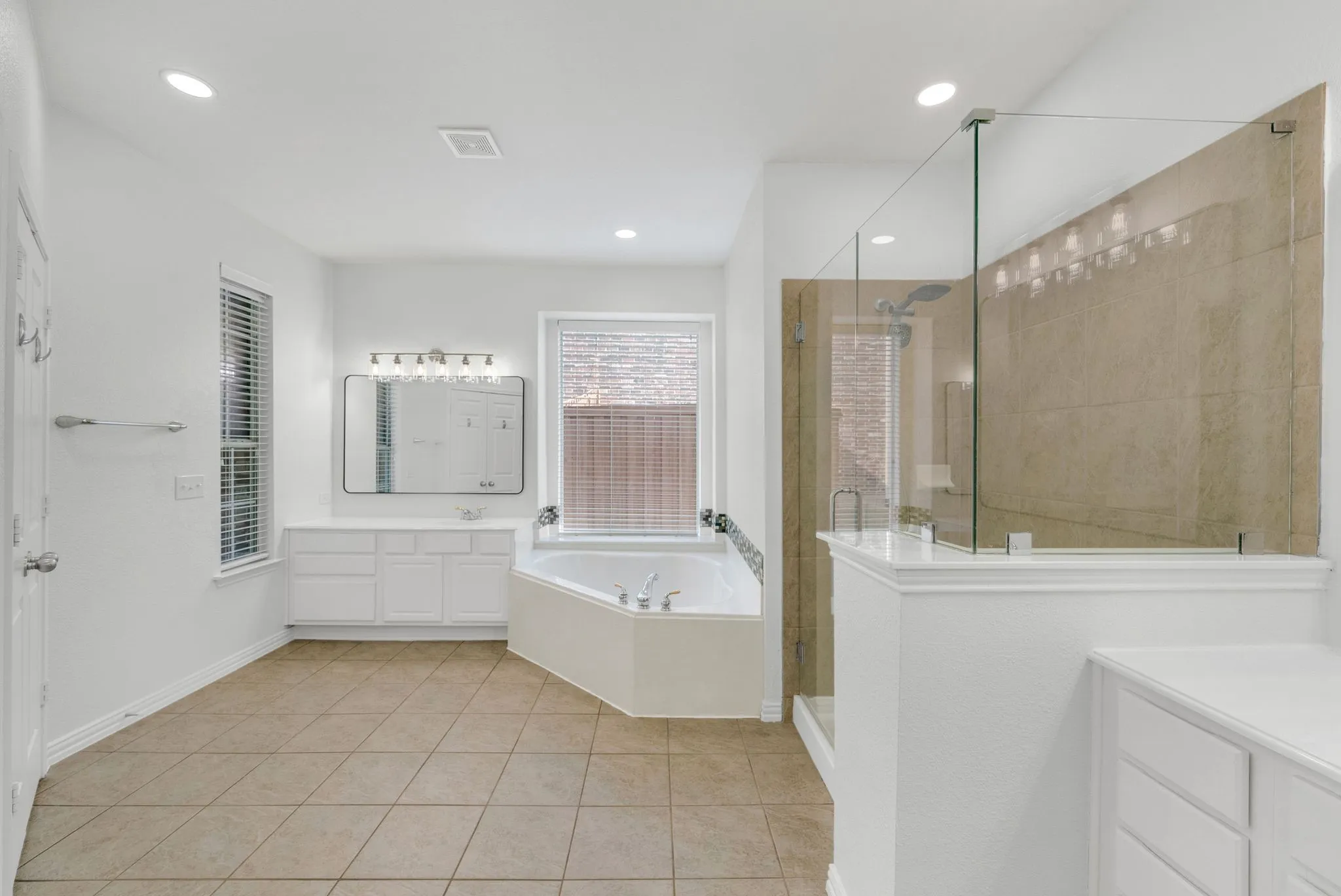 Single Family Residence For Sale in Denton County , 11070 Sonterra Lane, Frisco, Texas 75033, 5 Bedroom, 4 Bathroom, 3 Garage spaces, 3,449 Sqft, built in 2004, mls#21364257, Real Estate Agent in Frisco, Homes For Sale in Denton county, Homes For Sale in Frisco, Realtor in Frisco Texas, Real Estate Brokerage Independent Realty Texas, Luminita Cordes Realtor