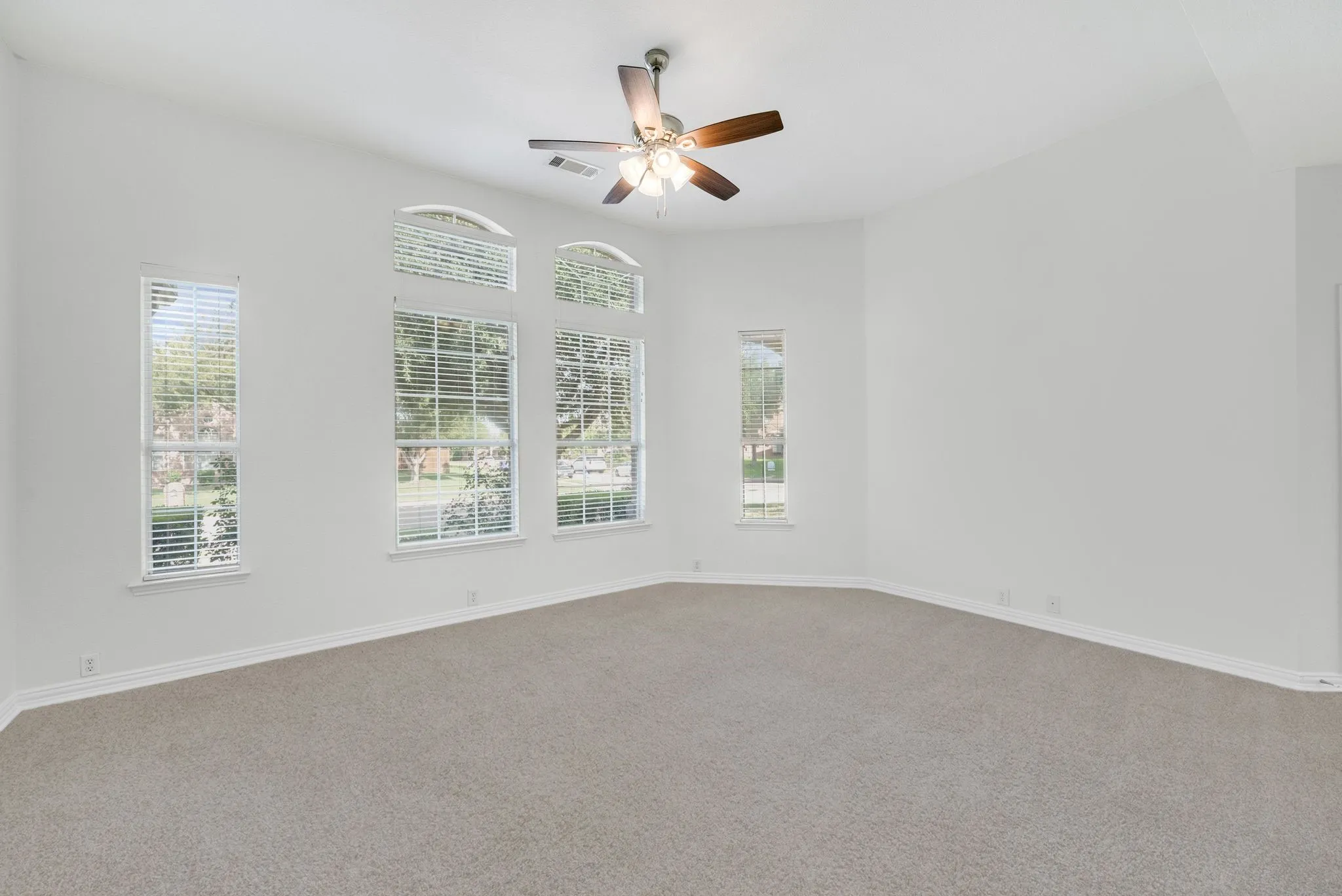 Single Family Residence For Sale in Denton County , 11070 Sonterra Lane, Frisco, Texas 75033, 5 Bedroom, 4 Bathroom, 3 Garage spaces, 3,449 Sqft, built in 2004, mls#21364257, Real Estate Agent in Frisco, Homes For Sale in Denton county, Homes For Sale in Frisco, Realtor in Frisco Texas, Real Estate Brokerage Independent Realty Texas, Luminita Cordes Realtor