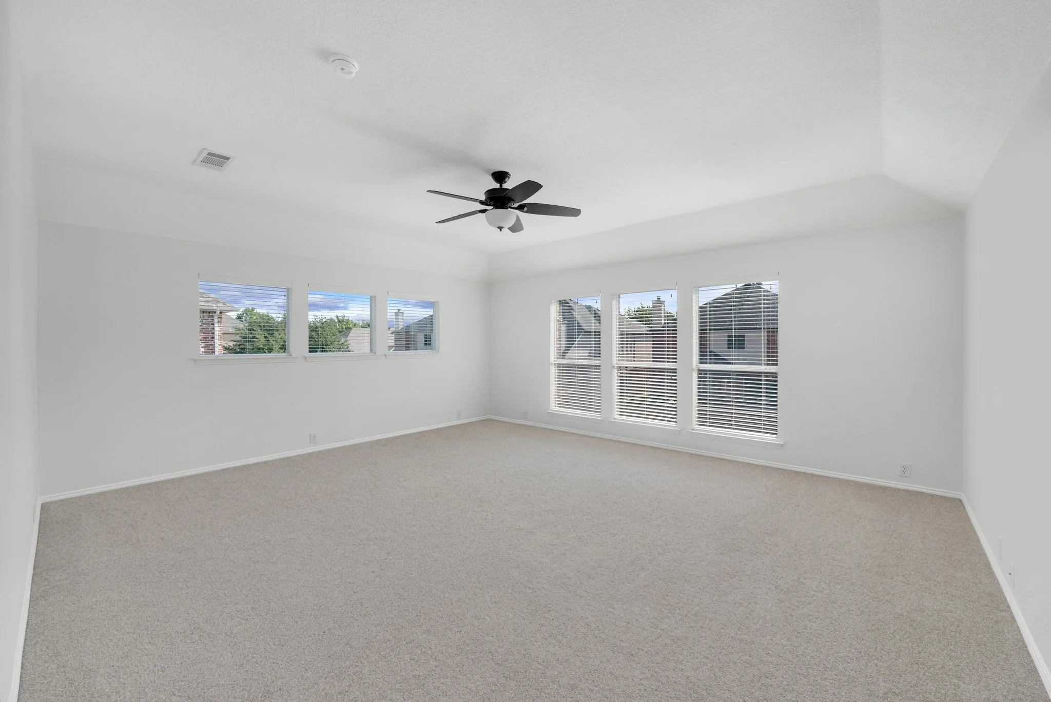 Single Family Residence For Sale in Denton County , 11070 Sonterra Lane, Frisco, Texas 75033, 5 Bedroom, 4 Bathroom, 3 Garage spaces, 3,449 Sqft, built in 2004, mls#21364257, Real Estate Agent in Frisco, Homes For Sale in Denton county, Homes For Sale in Frisco, Realtor in Frisco Texas, Real Estate Brokerage Independent Realty Texas, Luminita Cordes Realtor