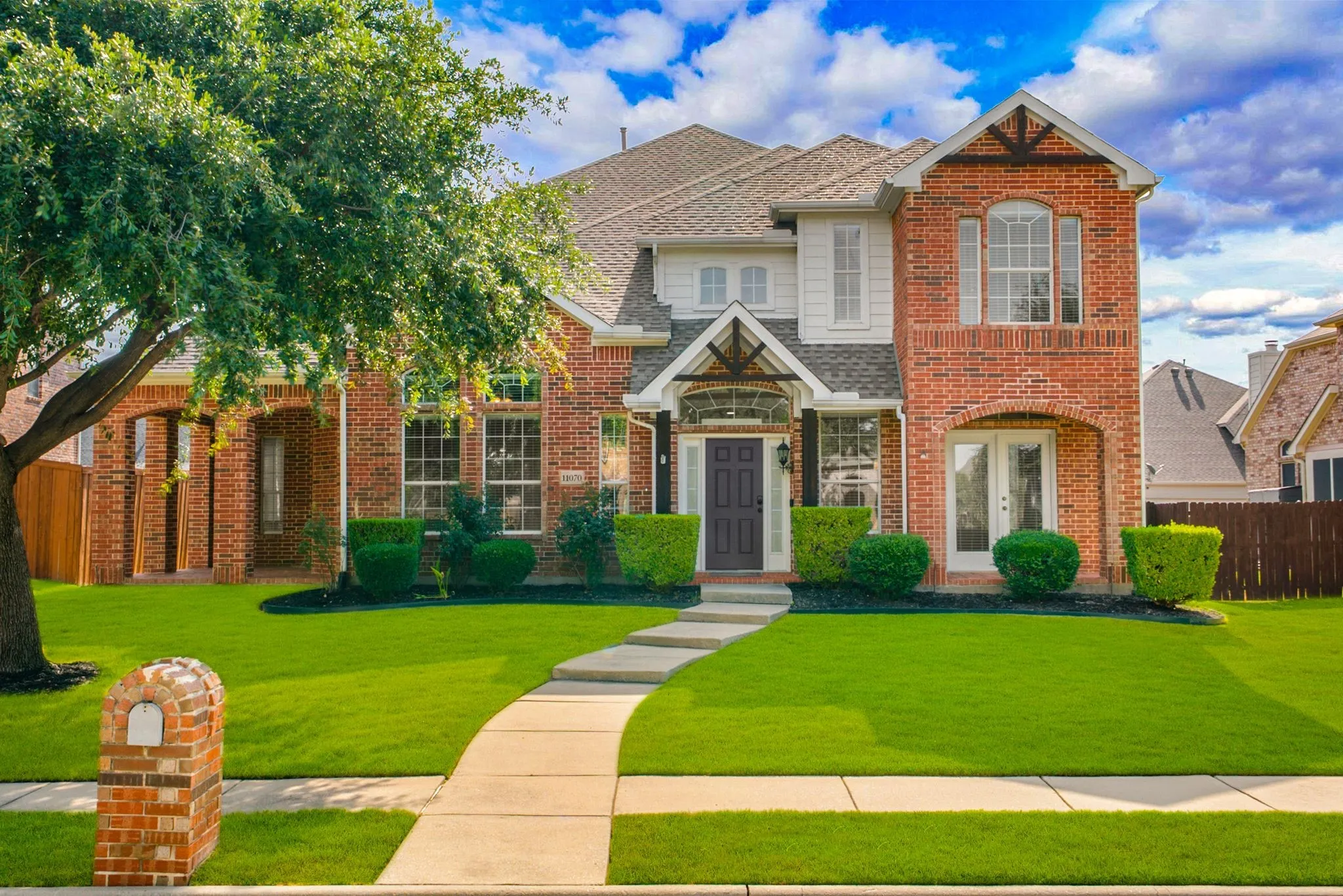 Single Family Residence For Sale in Denton County , 11070 Sonterra Lane, Frisco, Texas 75033, 5 Bedroom, 4 Bathroom, 3 Garage spaces, 3,449 Sqft, built in 2004, mls#21364257, Real Estate Agent in Frisco, Homes For Sale in Denton county, Homes For Sale in Frisco, Realtor in Frisco Texas, Real Estate Brokerage Independent Realty Texas, Luminita Cordes Realtor