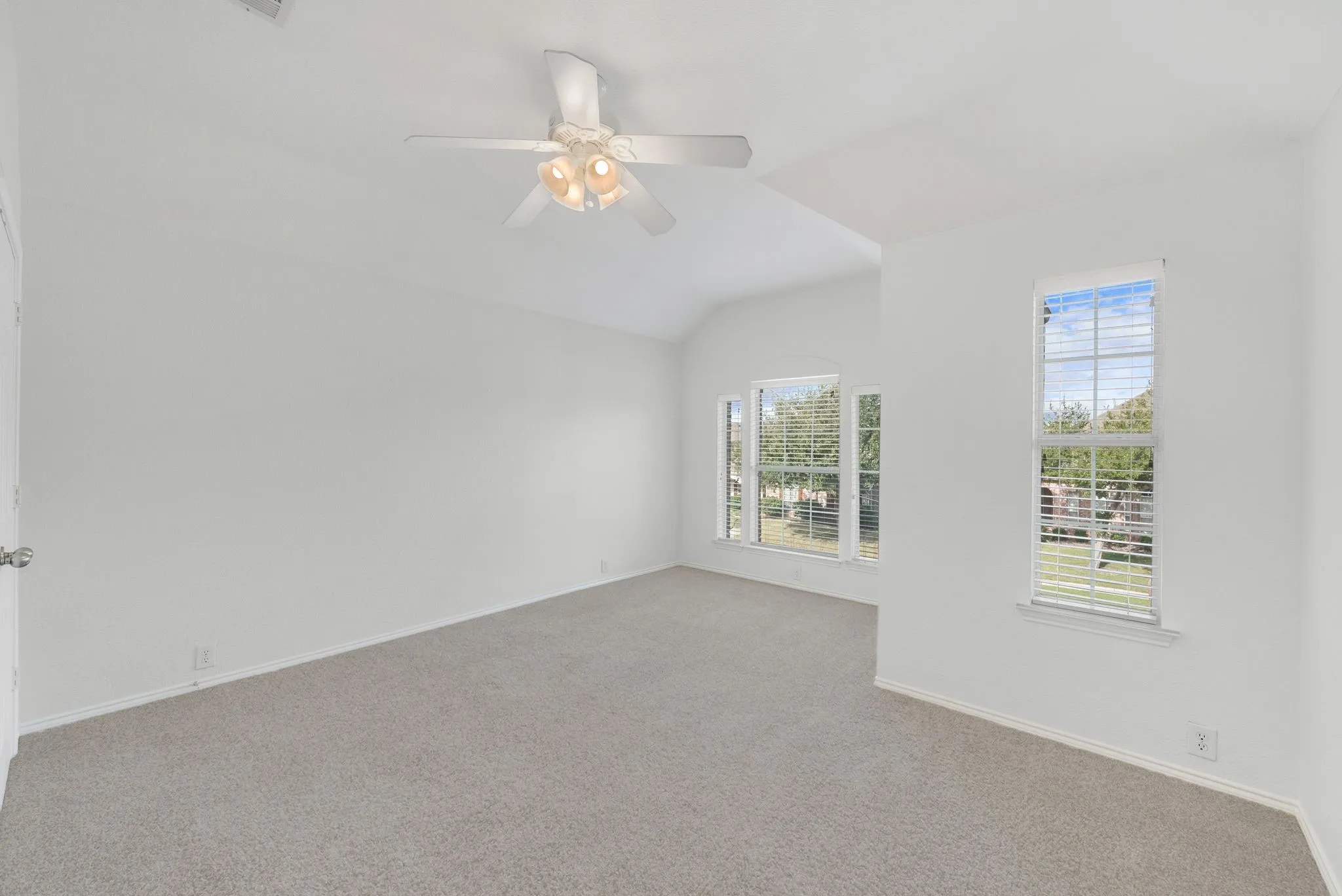 Single Family Residence For Sale in Denton County , 11070 Sonterra Lane, Frisco, Texas 75033, 5 Bedroom, 4 Bathroom, 3 Garage spaces, 3,449 Sqft, built in 2004, mls#21364257, Real Estate Agent in Frisco, Homes For Sale in Denton county, Homes For Sale in Frisco, Realtor in Frisco Texas, Real Estate Brokerage Independent Realty Texas, Luminita Cordes Realtor