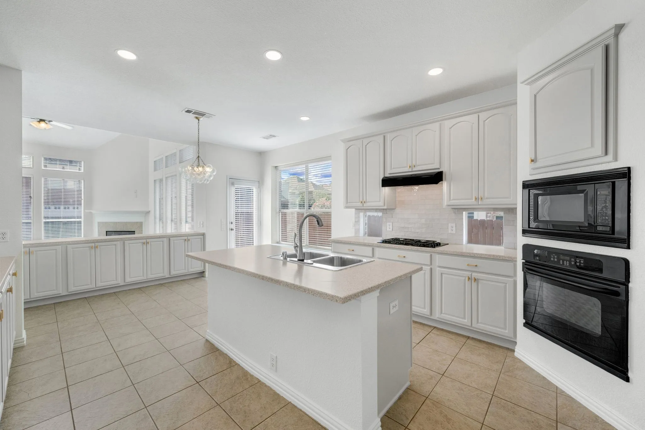 Single Family Residence For Sale in Denton County , 11070 Sonterra Lane, Frisco, Texas 75033, 5 Bedroom, 4 Bathroom, 3 Garage spaces, 3,449 Sqft, built in 2004, mls#21364257, Real Estate Agent in Frisco, Homes For Sale in Denton county, Homes For Sale in Frisco, Realtor in Frisco Texas, Real Estate Brokerage Independent Realty Texas, Luminita Cordes Realtor
