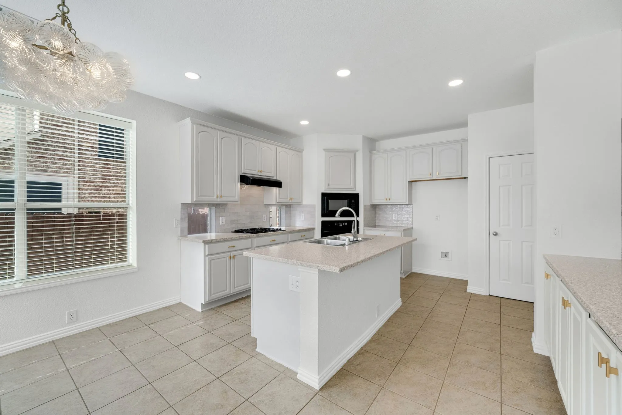 Single Family Residence For Sale in Denton County , 11070 Sonterra Lane, Frisco, Texas 75033, 5 Bedroom, 4 Bathroom, 3 Garage spaces, 3,449 Sqft, built in 2004, mls#21364257, Real Estate Agent in Frisco, Homes For Sale in Denton county, Homes For Sale in Frisco, Realtor in Frisco Texas, Real Estate Brokerage Independent Realty Texas, Luminita Cordes Realtor