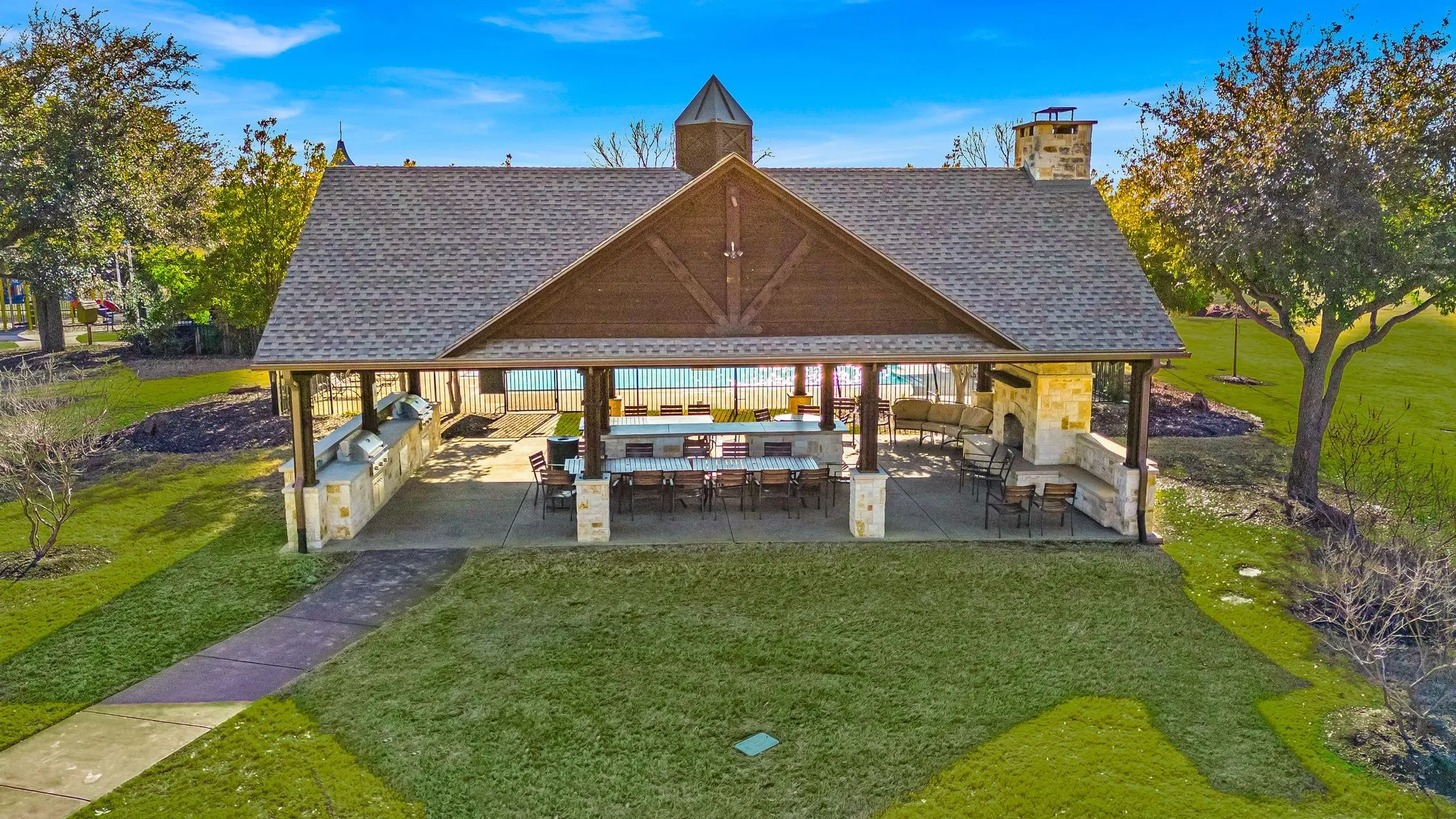 Single Family Residence For Sale in Denton County , 11070 Sonterra Lane, Frisco, Texas 75033, 5 Bedroom, 4 Bathroom, 3 Garage spaces, 3,449 Sqft, built in 2004, mls#21364257, Real Estate Agent in Frisco, Homes For Sale in Denton county, Homes For Sale in Frisco, Realtor in Frisco Texas, Real Estate Brokerage Independent Realty Texas, Luminita Cordes Realtor