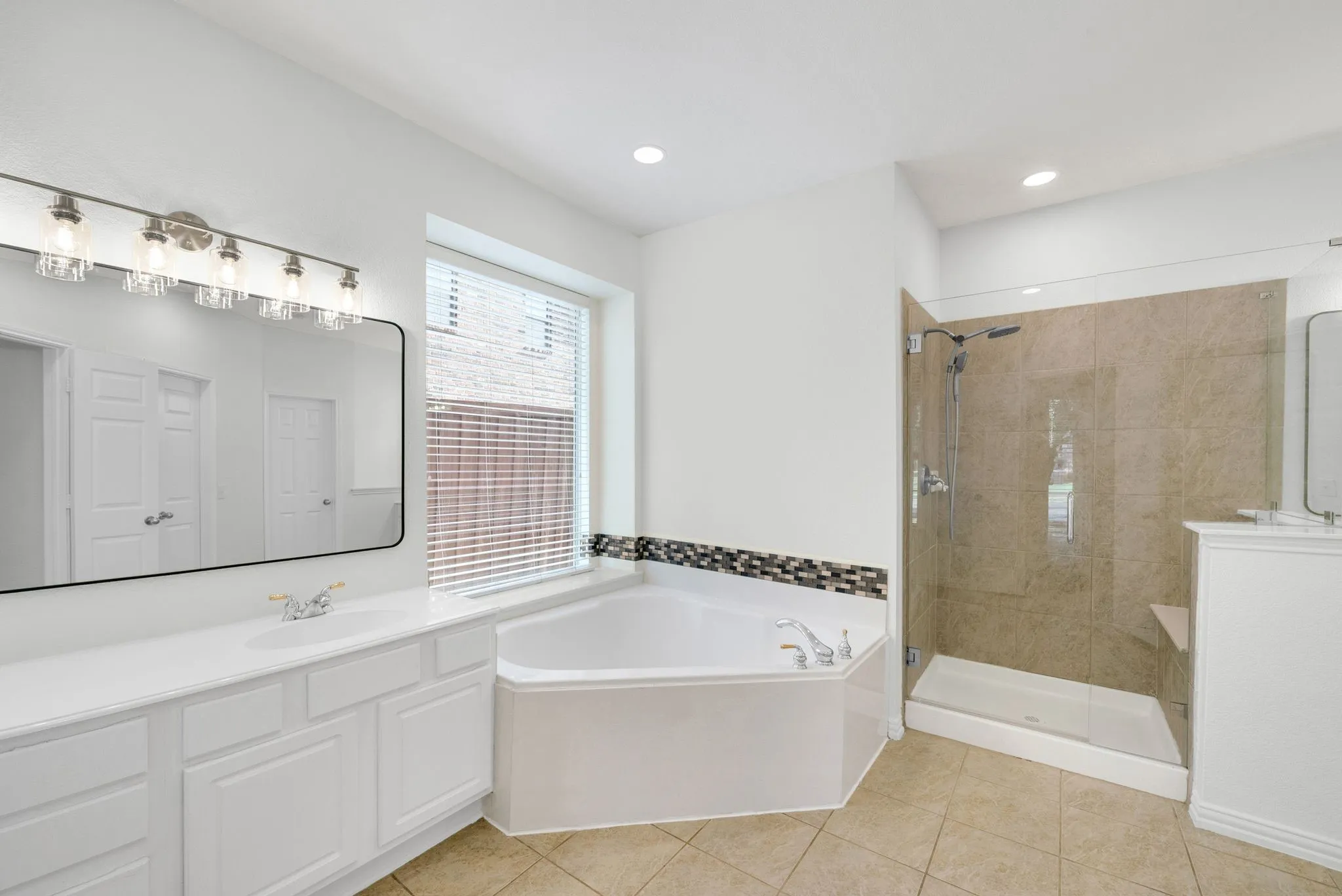 Single Family Residence For Sale in Denton County , 11070 Sonterra Lane, Frisco, Texas 75033, 5 Bedroom, 4 Bathroom, 3 Garage spaces, 3,449 Sqft, built in 2004, mls#21364257, Real Estate Agent in Frisco, Homes For Sale in Denton county, Homes For Sale in Frisco, Realtor in Frisco Texas, Real Estate Brokerage Independent Realty Texas, Luminita Cordes Realtor
