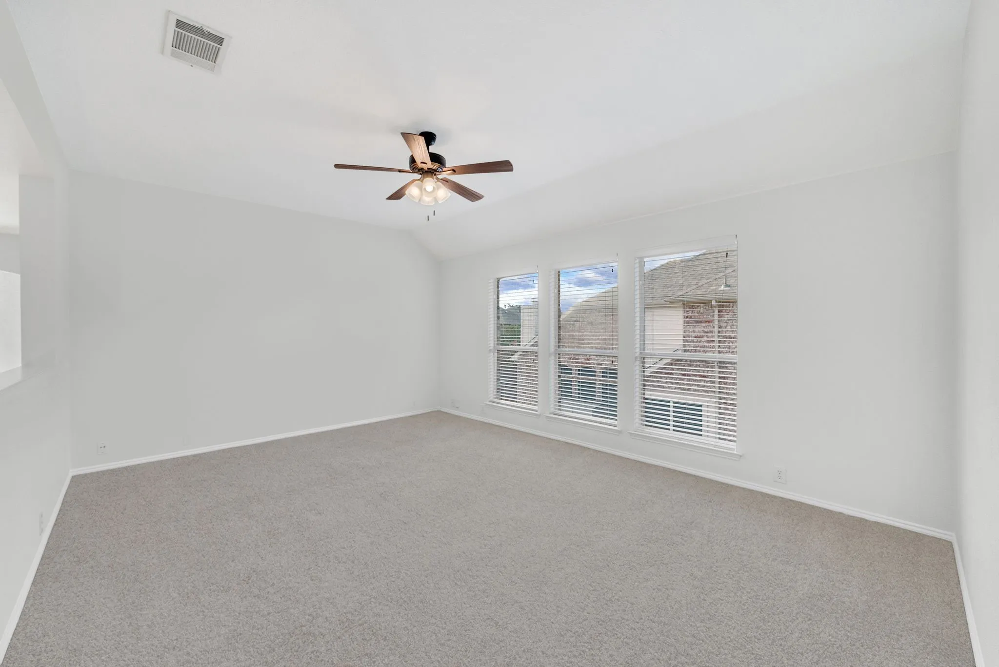 Single Family Residence For Sale in Denton County , 11070 Sonterra Lane, Frisco, Texas 75033, 5 Bedroom, 4 Bathroom, 3 Garage spaces, 3,449 Sqft, built in 2004, mls#21364257, Real Estate Agent in Frisco, Homes For Sale in Denton county, Homes For Sale in Frisco, Realtor in Frisco Texas, Real Estate Brokerage Independent Realty Texas, Luminita Cordes Realtor