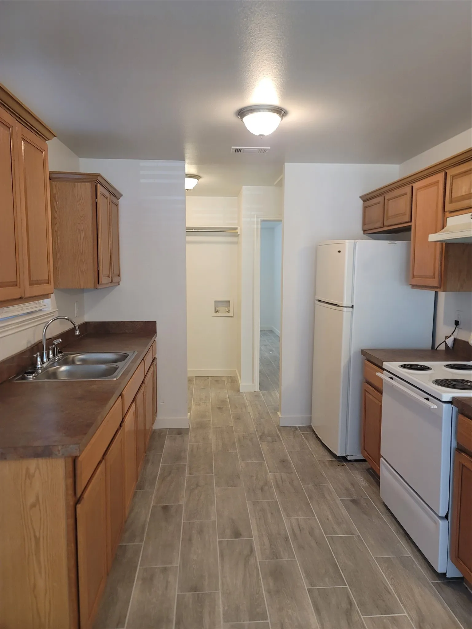Single Family Residence For Rent in Kaufman County , 910 S Catherine Street, Terrell, Texas 75160, 2 Bedroom, 1 Bathroom, Garage spaces, 880 Sqft, built in 2011, mls#21365473, Real Estate Agent in Terrell, Homes For Rent in Kaufman county, Homes For Rent in Terrell, Realtor in Terrell Texas, Real Estate Brokerage Independent Realty Texas, Luminita Cordes Realtor