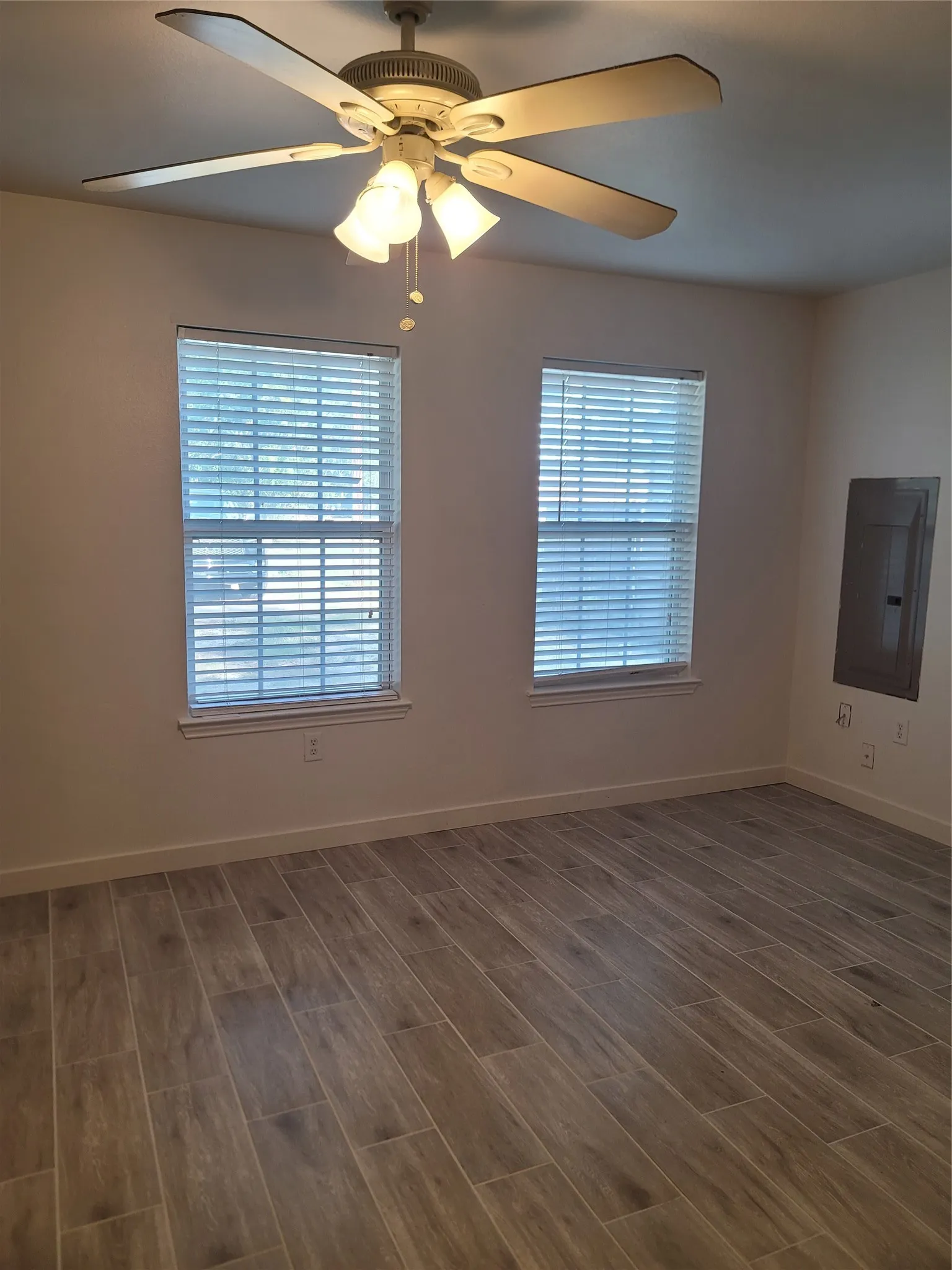 Single Family Residence For Rent in Kaufman County , 910 S Catherine Street, Terrell, Texas 75160, 2 Bedroom, 1 Bathroom, Garage spaces, 880 Sqft, built in 2011, mls#21365473, Real Estate Agent in Terrell, Homes For Rent in Kaufman county, Homes For Rent in Terrell, Realtor in Terrell Texas, Real Estate Brokerage Independent Realty Texas, Luminita Cordes Realtor