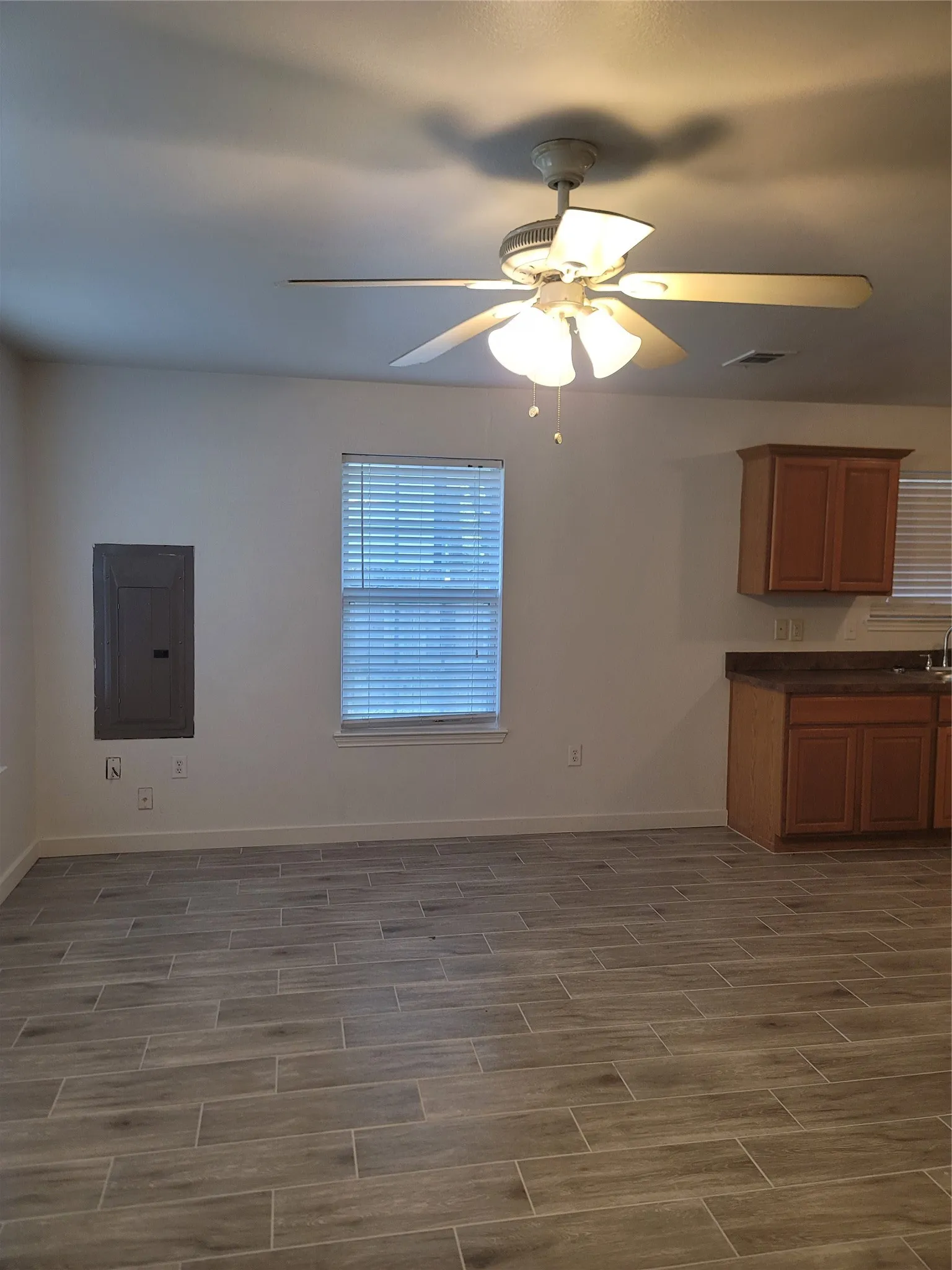 Single Family Residence For Rent in Kaufman County , 910 S Catherine Street, Terrell, Texas 75160, 2 Bedroom, 1 Bathroom, Garage spaces, 880 Sqft, built in 2011, mls#21365473, Real Estate Agent in Terrell, Homes For Rent in Kaufman county, Homes For Rent in Terrell, Realtor in Terrell Texas, Real Estate Brokerage Independent Realty Texas, Luminita Cordes Realtor