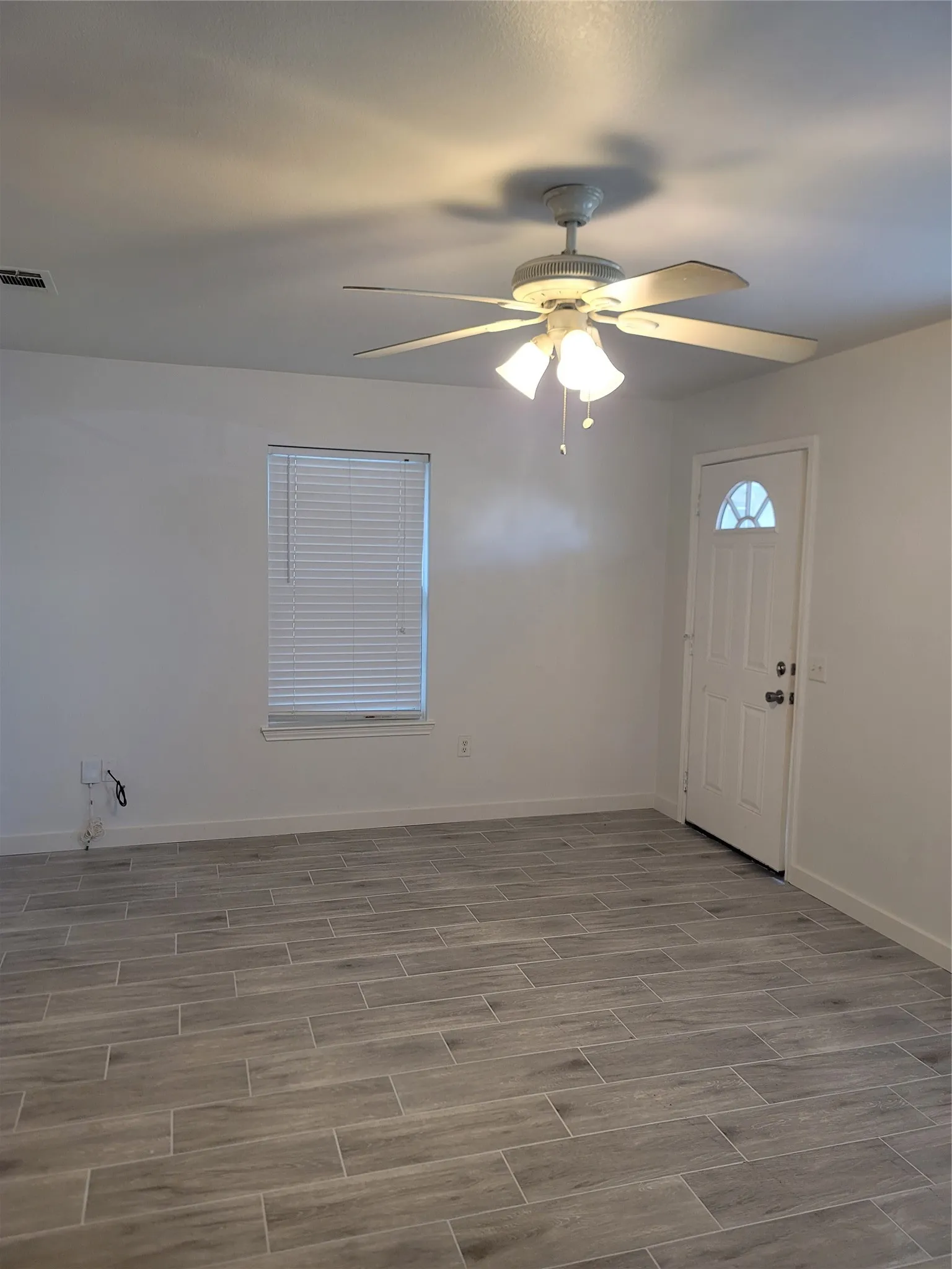 Single Family Residence For Rent in Kaufman County , 910 S Catherine Street, Terrell, Texas 75160, 2 Bedroom, 1 Bathroom, Garage spaces, 880 Sqft, built in 2011, mls#21365473, Real Estate Agent in Terrell, Homes For Rent in Kaufman county, Homes For Rent in Terrell, Realtor in Terrell Texas, Real Estate Brokerage Independent Realty Texas, Luminita Cordes Realtor