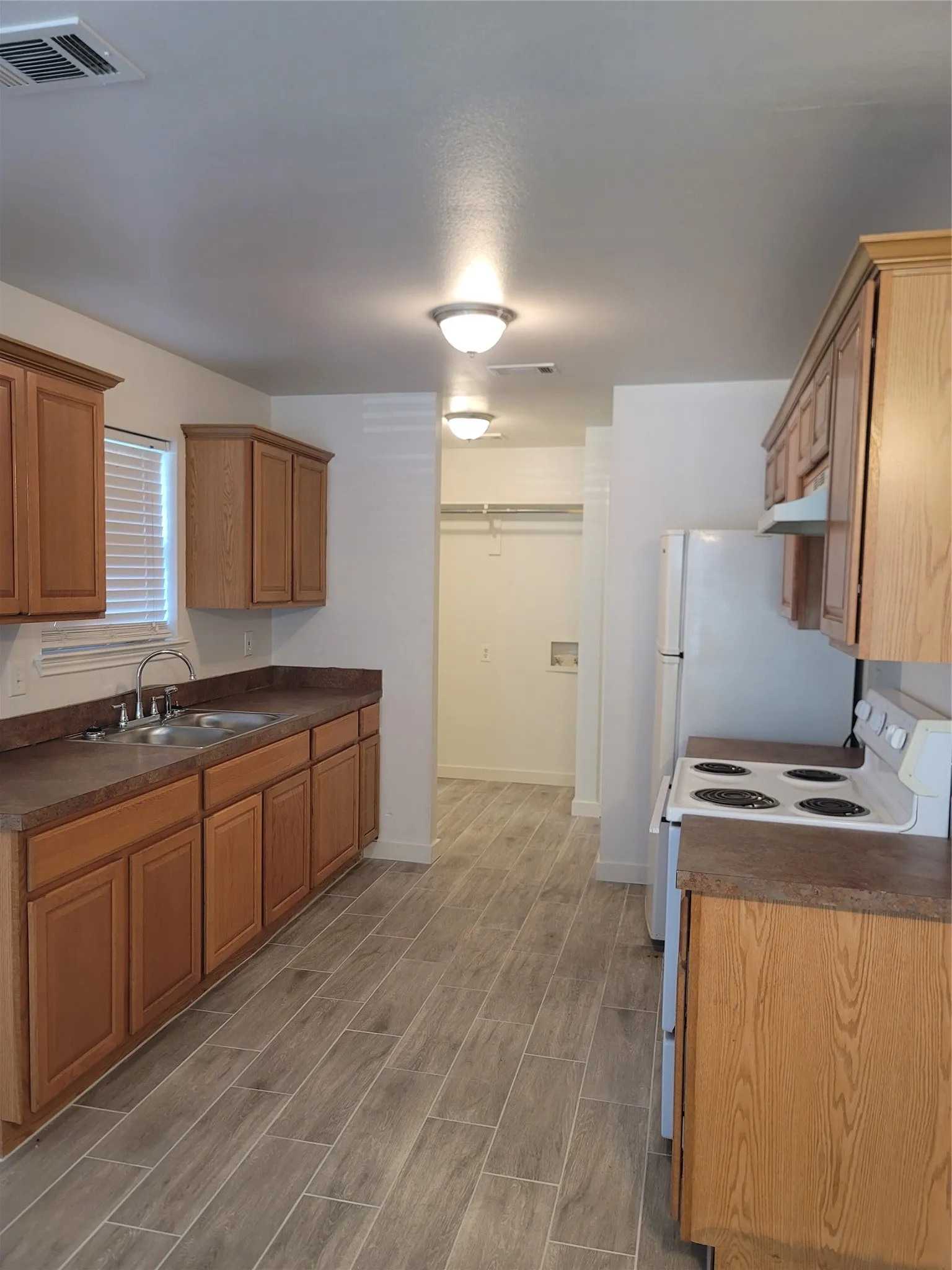 Single Family Residence For Rent in Kaufman County , 910 S Catherine Street, Terrell, Texas 75160, 2 Bedroom, 1 Bathroom, Garage spaces, 880 Sqft, built in 2011, mls#21365473, Real Estate Agent in Terrell, Homes For Rent in Kaufman county, Homes For Rent in Terrell, Realtor in Terrell Texas, Real Estate Brokerage Independent Realty Texas, Luminita Cordes Realtor