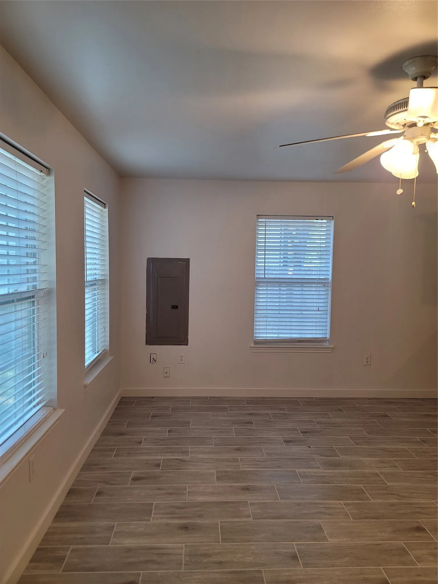 Single Family Residence For Rent in Kaufman County , 910 S Catherine Street, Terrell, Texas 75160, 2 Bedroom, 1 Bathroom, Garage spaces, 880 Sqft, built in 2011, mls#21365473, Real Estate Agent in Terrell, Homes For Rent in Kaufman county, Homes For Rent in Terrell, Realtor in Terrell Texas, Real Estate Brokerage Independent Realty Texas, Luminita Cordes Realtor