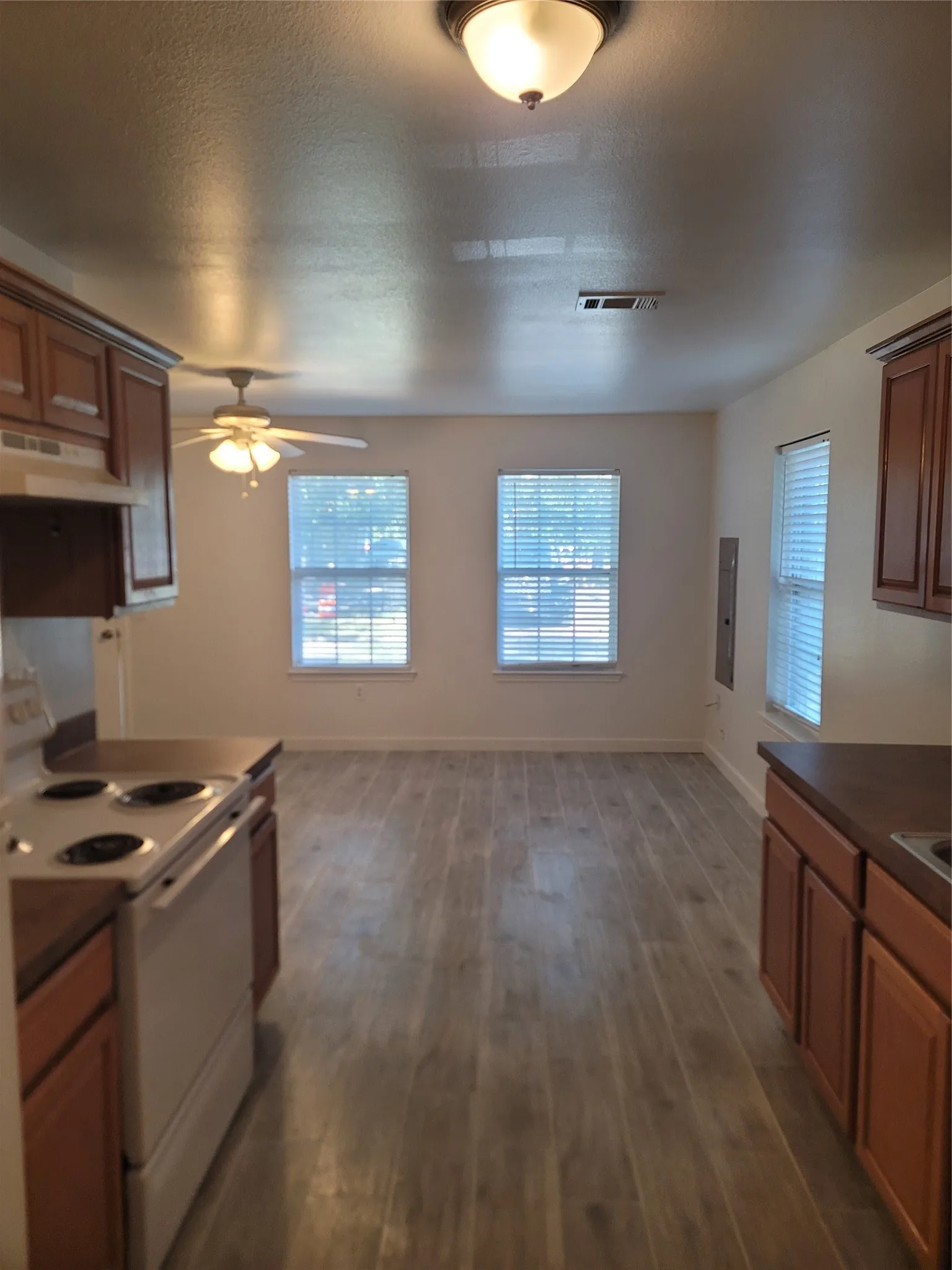 Single Family Residence For Rent in Kaufman County , 910 S Catherine Street, Terrell, Texas 75160, 2 Bedroom, 1 Bathroom, Garage spaces, 880 Sqft, built in 2011, mls#21365473, Real Estate Agent in Terrell, Homes For Rent in Kaufman county, Homes For Rent in Terrell, Realtor in Terrell Texas, Real Estate Brokerage Independent Realty Texas, Luminita Cordes Realtor