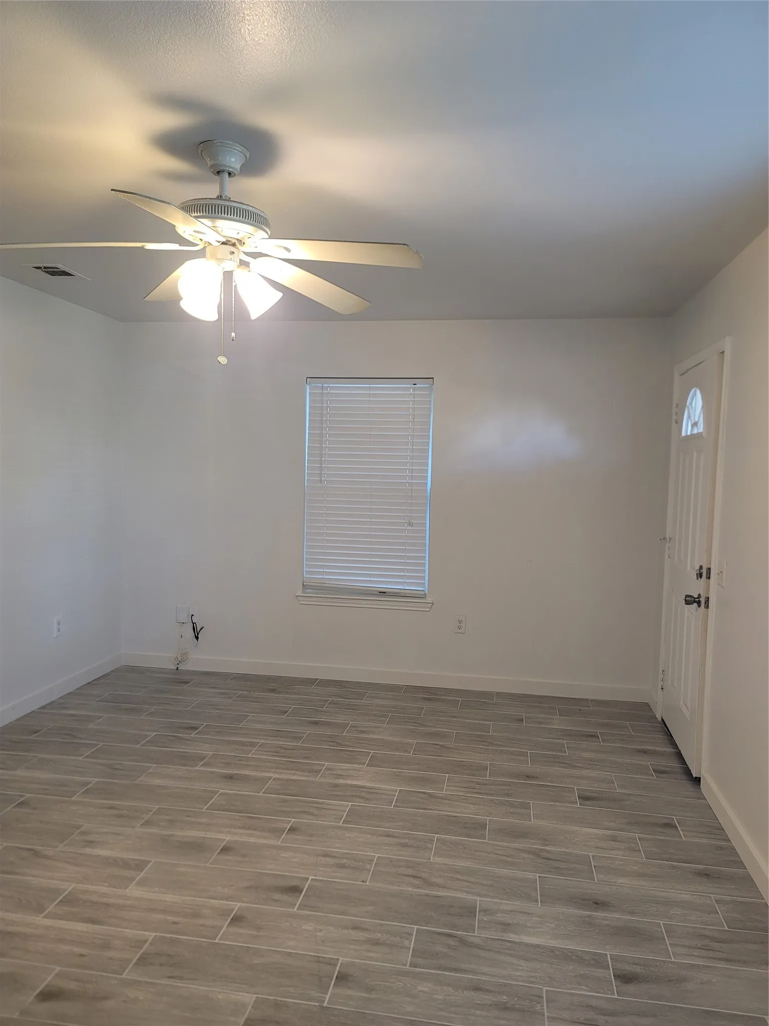 Single Family Residence For Rent in Kaufman County , 910 S Catherine Street, Terrell, Texas 75160, 2 Bedroom, 1 Bathroom, Garage spaces, 880 Sqft, built in 2011, mls#21365473, Real Estate Agent in Terrell, Homes For Rent in Kaufman county, Homes For Rent in Terrell, Realtor in Terrell Texas, Real Estate Brokerage Independent Realty Texas, Luminita Cordes Realtor