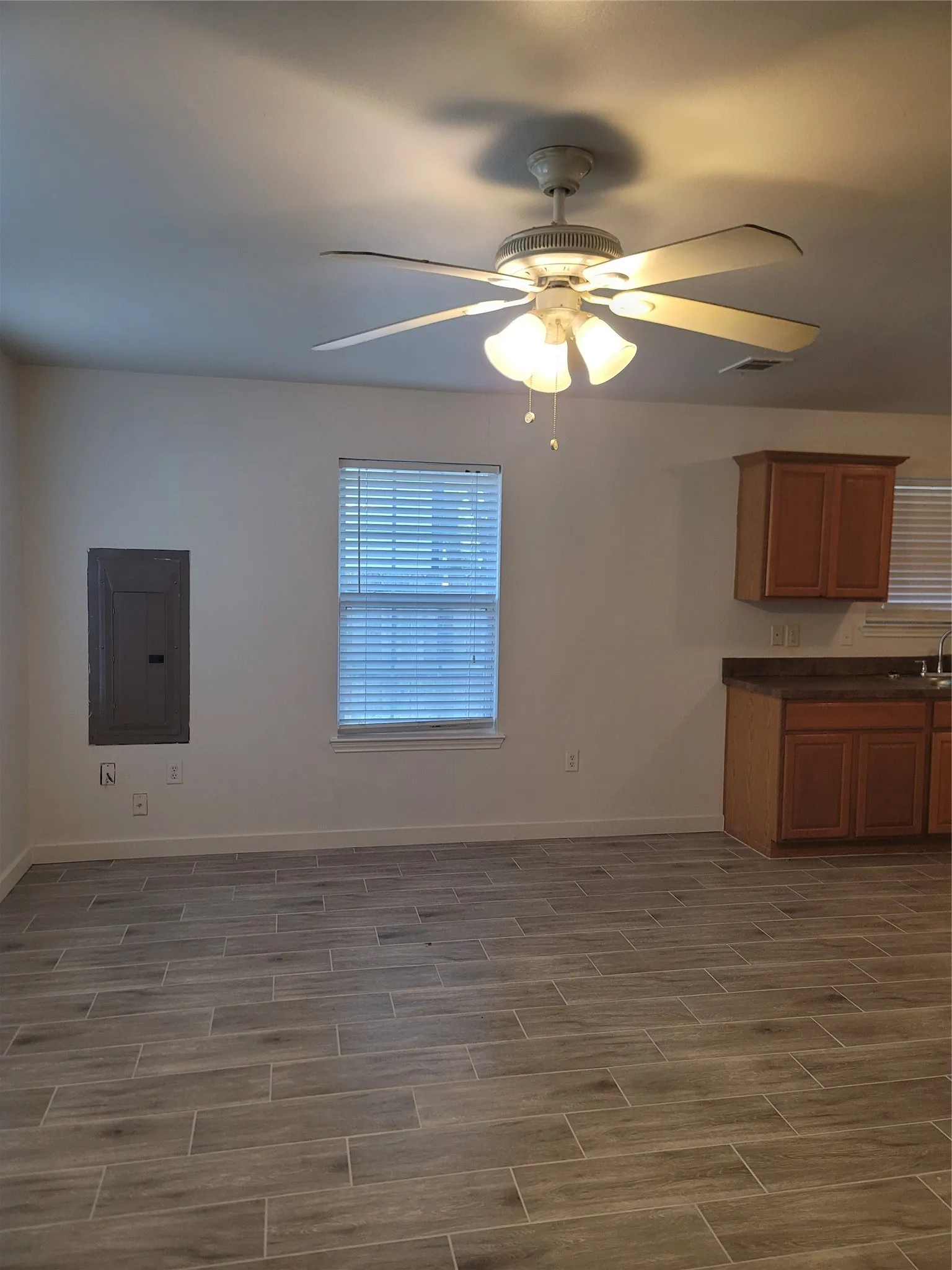 Single Family Residence For Rent in Kaufman County , 910 S Catherine Street, Terrell, Texas 75160, 2 Bedroom, 1 Bathroom, Garage spaces, 880 Sqft, built in 2011, mls#21365473, Real Estate Agent in Terrell, Homes For Rent in Kaufman county, Homes For Rent in Terrell, Realtor in Terrell Texas, Real Estate Brokerage Independent Realty Texas, Luminita Cordes Realtor