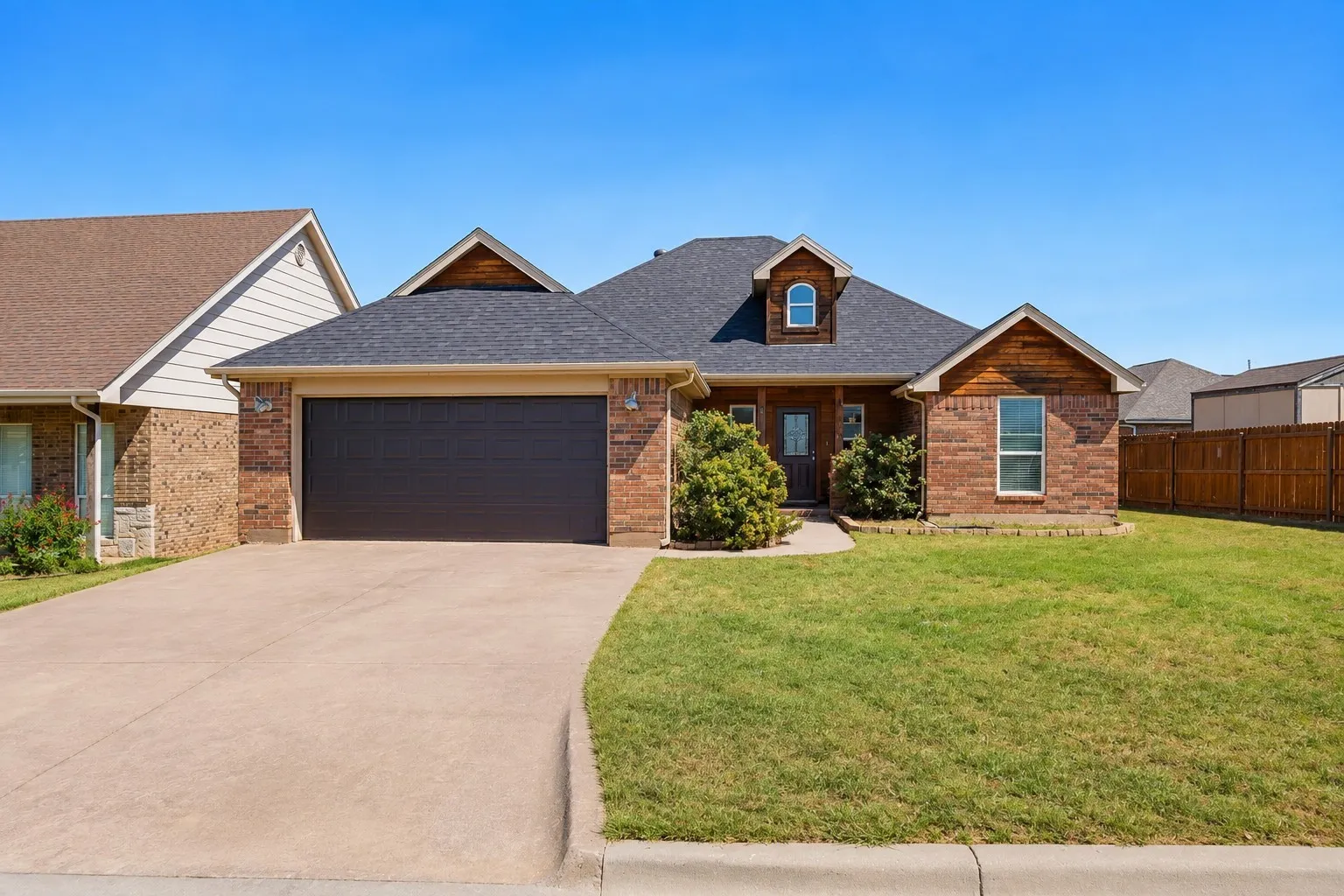 Single Family Residence For Sale in Taylor County , 4018 Esman Court, Abilene, Texas 79606, 3 Bedroom, 2 Bathroom, 2 Garage spaces, 1,624 Sqft, built in 2010, mls#21365475, Real Estate Agent in Abilene, Homes For Sale in Taylor county, Homes For Sale in Abilene, Realtor in Abilene Texas, Real Estate Brokerage Independent Realty Texas, Luminita Cordes Realtor