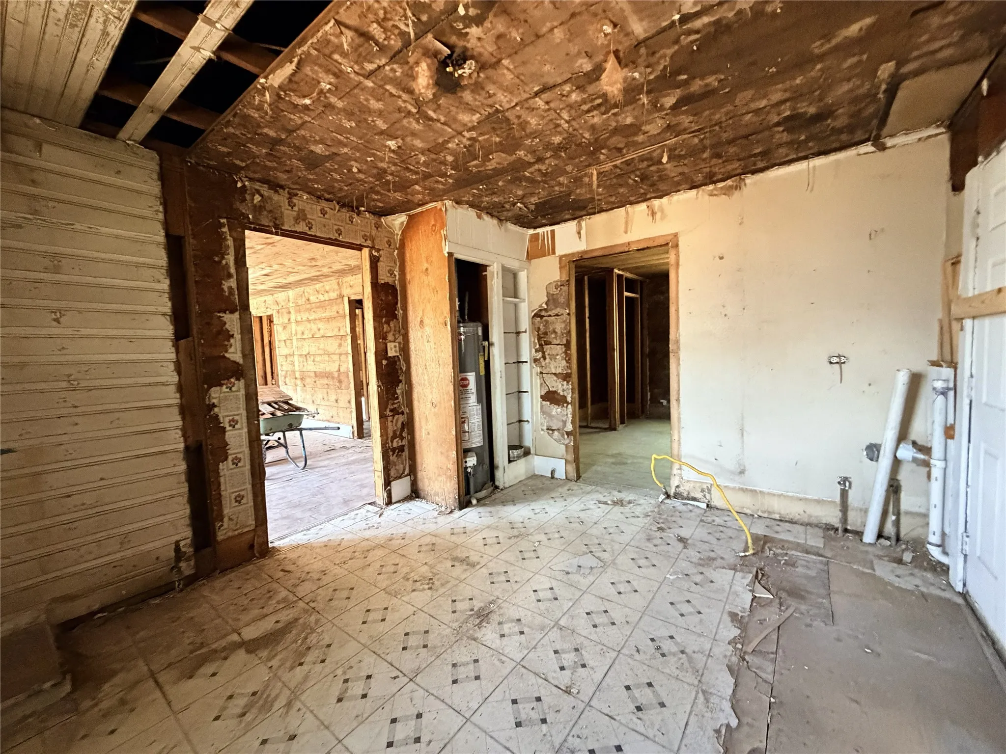 Single Family Residence For Sale in Navarro County , 304 E 1st Avenue, Corsicana, Texas 75110, 3 Bedroom, 1 Bathroom, Garage spaces, 1,400 Sqft, built in 1950, mls#21364492, Real Estate Agent in Corsicana, Homes For Sale in Navarro county, Homes For Sale in Corsicana, Realtor in Corsicana Texas, Real Estate Brokerage Independent Realty Texas, Luminita Cordes Realtor