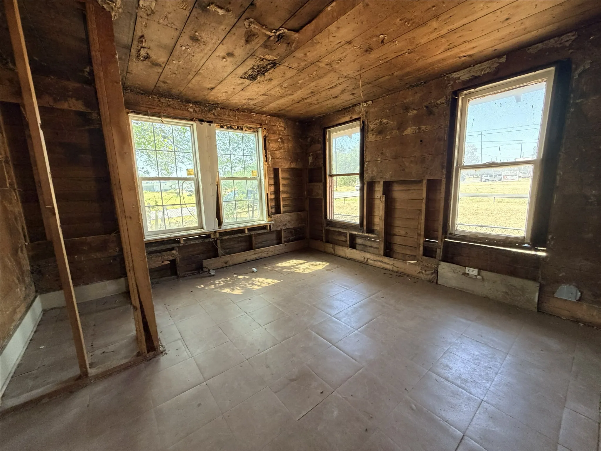Single Family Residence For Sale in Navarro County , 304 E 1st Avenue, Corsicana, Texas 75110, 3 Bedroom, 1 Bathroom, Garage spaces, 1,400 Sqft, built in 1950, mls#21364492, Real Estate Agent in Corsicana, Homes For Sale in Navarro county, Homes For Sale in Corsicana, Realtor in Corsicana Texas, Real Estate Brokerage Independent Realty Texas, Luminita Cordes Realtor