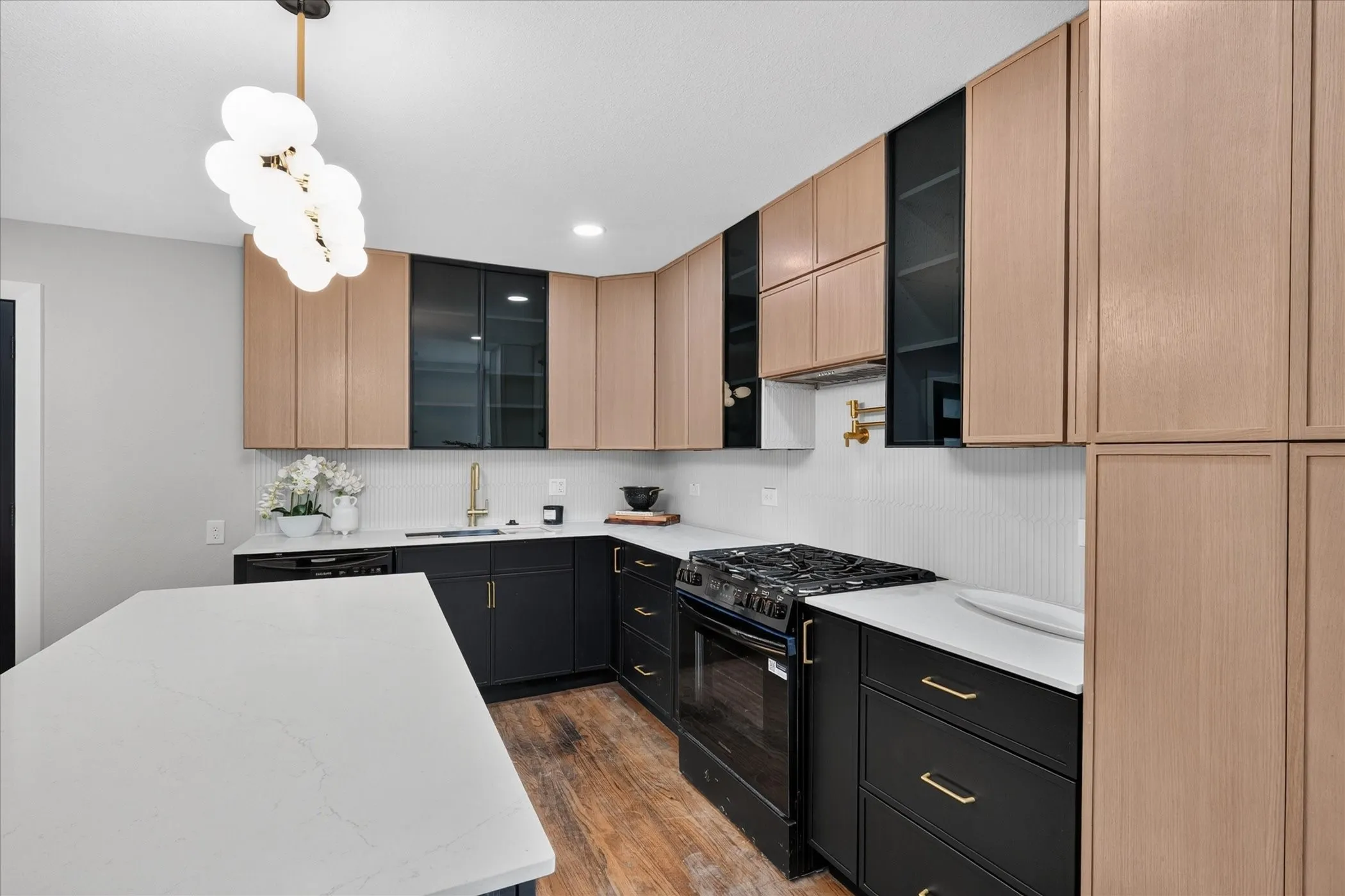 Single Family Residence For Sale in Dallas County , 2208 Springhill Drive, Dallas, Texas 75228, 3 Bedroom, 2 Bathroom, 1 Garage spaces, 1,344 Sqft, built in 1954, mls#21364860, Real Estate Agent in Dallas, Homes For Sale in Dallas county, Homes For Sale in Dallas, Realtor in Dallas Texas, Real Estate Brokerage Independent Realty Texas, Luminita Cordes Realtor