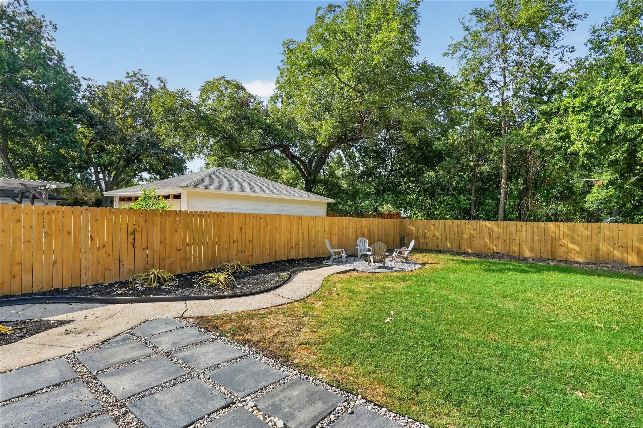 Single Family Residence For Sale in Dallas County , 2208 Springhill Drive, Dallas, Texas 75228, 3 Bedroom, 2 Bathroom, 1 Garage spaces, 1,344 Sqft, built in 1954, mls#21364860, Real Estate Agent in Dallas, Homes For Sale in Dallas county, Homes For Sale in Dallas, Realtor in Dallas Texas, Real Estate Brokerage Independent Realty Texas, Luminita Cordes Realtor