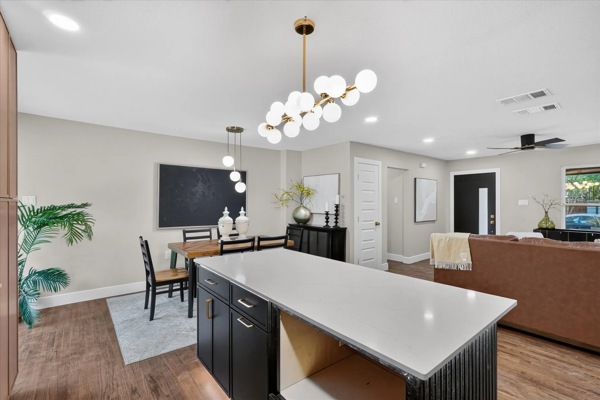 Single Family Residence For Sale in Dallas County , 2208 Springhill Drive, Dallas, Texas 75228, 3 Bedroom, 2 Bathroom, 1 Garage spaces, 1,344 Sqft, built in 1954, mls#21364860, Real Estate Agent in Dallas, Homes For Sale in Dallas county, Homes For Sale in Dallas, Realtor in Dallas Texas, Real Estate Brokerage Independent Realty Texas, Luminita Cordes Realtor