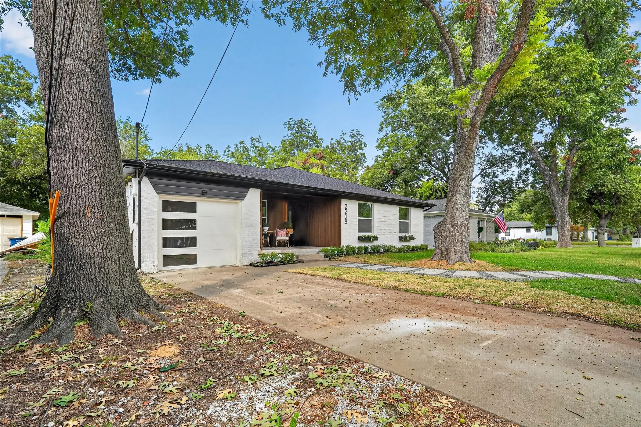 Single Family Residence For Sale in Dallas County , 2208 Springhill Drive, Dallas, Texas 75228, 3 Bedroom, 2 Bathroom, 1 Garage spaces, 1,344 Sqft, built in 1954, mls#21364860, Real Estate Agent in Dallas, Homes For Sale in Dallas county, Homes For Sale in Dallas, Realtor in Dallas Texas, Real Estate Brokerage Independent Realty Texas, Luminita Cordes Realtor
