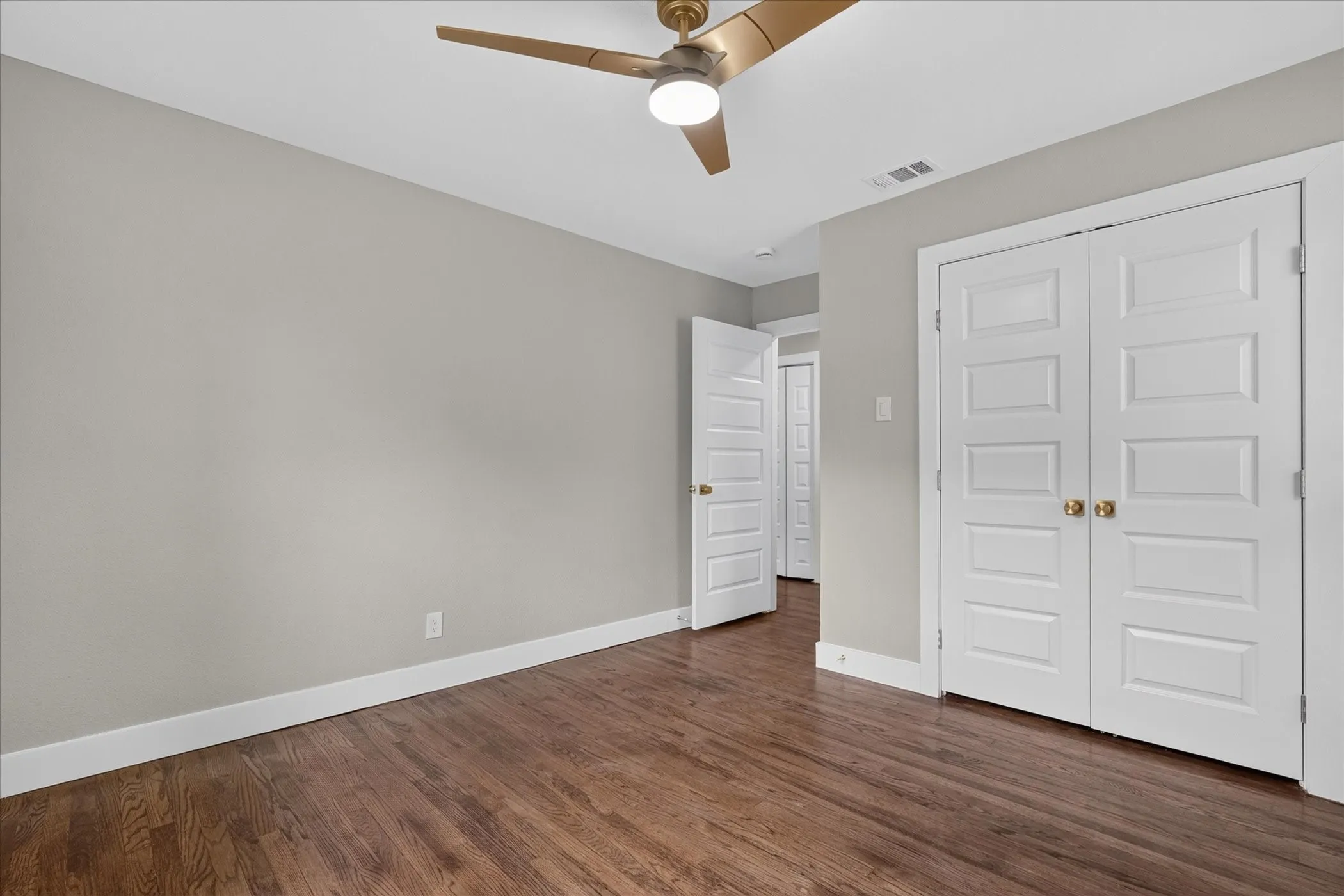 Single Family Residence For Sale in Dallas County , 2208 Springhill Drive, Dallas, Texas 75228, 3 Bedroom, 2 Bathroom, 1 Garage spaces, 1,344 Sqft, built in 1954, mls#21364860, Real Estate Agent in Dallas, Homes For Sale in Dallas county, Homes For Sale in Dallas, Realtor in Dallas Texas, Real Estate Brokerage Independent Realty Texas, Luminita Cordes Realtor