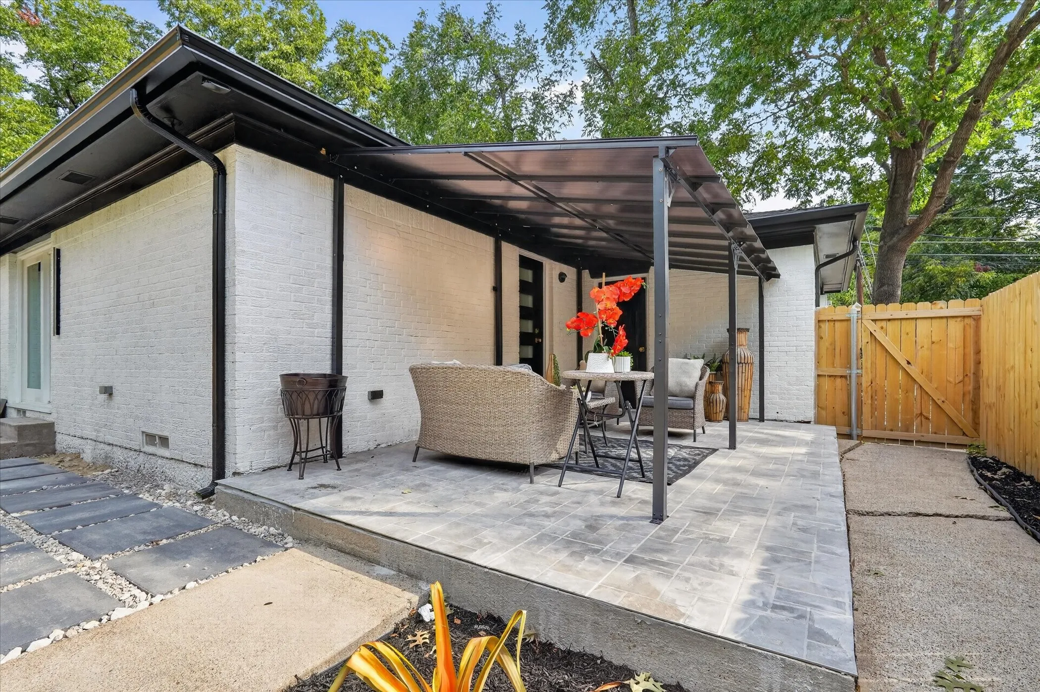 Single Family Residence For Sale in Dallas County , 2208 Springhill Drive, Dallas, Texas 75228, 3 Bedroom, 2 Bathroom, 1 Garage spaces, 1,344 Sqft, built in 1954, mls#21364860, Real Estate Agent in Dallas, Homes For Sale in Dallas county, Homes For Sale in Dallas, Realtor in Dallas Texas, Real Estate Brokerage Independent Realty Texas, Luminita Cordes Realtor