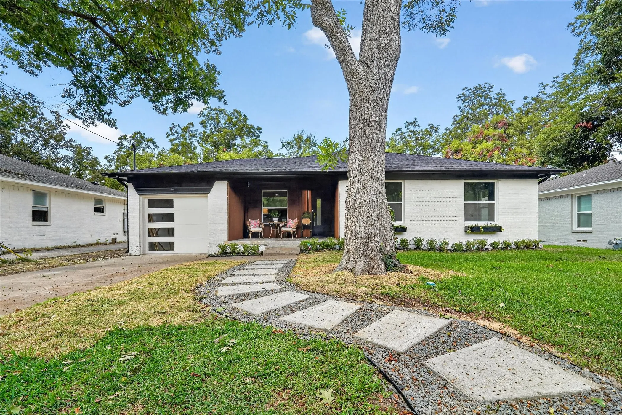Single Family Residence For Sale in Dallas County , 2208 Springhill Drive, Dallas, Texas 75228, 3 Bedroom, 2 Bathroom, 1 Garage spaces, 1,344 Sqft, built in 1954, mls#21364860, Real Estate Agent in Dallas, Homes For Sale in Dallas county, Homes For Sale in Dallas, Realtor in Dallas Texas, Real Estate Brokerage Independent Realty Texas, Luminita Cordes Realtor