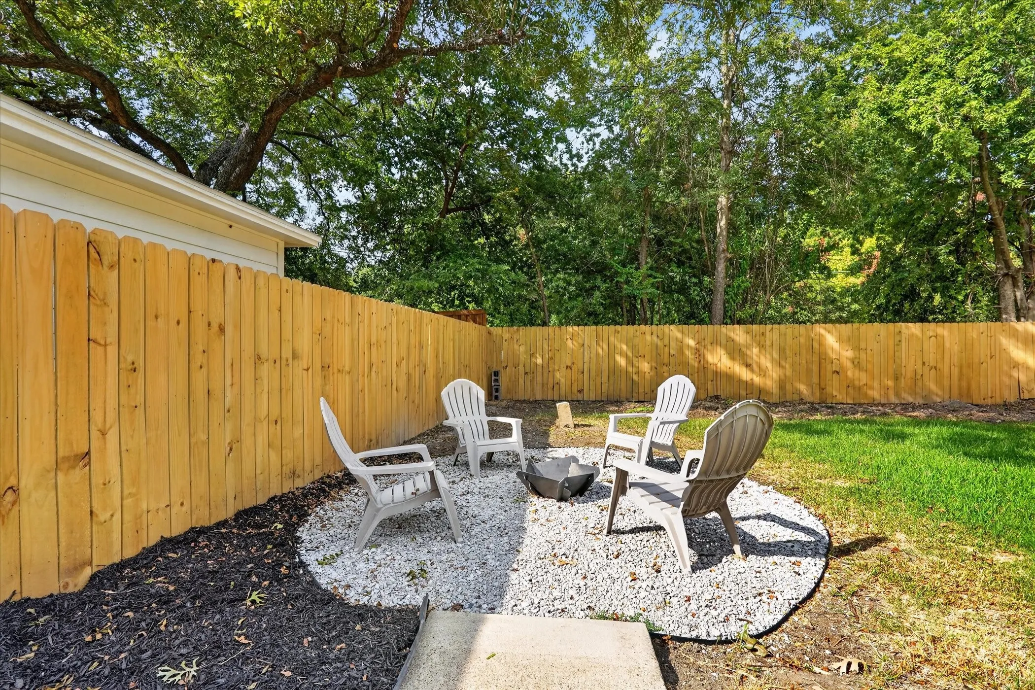 Single Family Residence For Sale in Dallas County , 2208 Springhill Drive, Dallas, Texas 75228, 3 Bedroom, 2 Bathroom, 1 Garage spaces, 1,344 Sqft, built in 1954, mls#21364860, Real Estate Agent in Dallas, Homes For Sale in Dallas county, Homes For Sale in Dallas, Realtor in Dallas Texas, Real Estate Brokerage Independent Realty Texas, Luminita Cordes Realtor