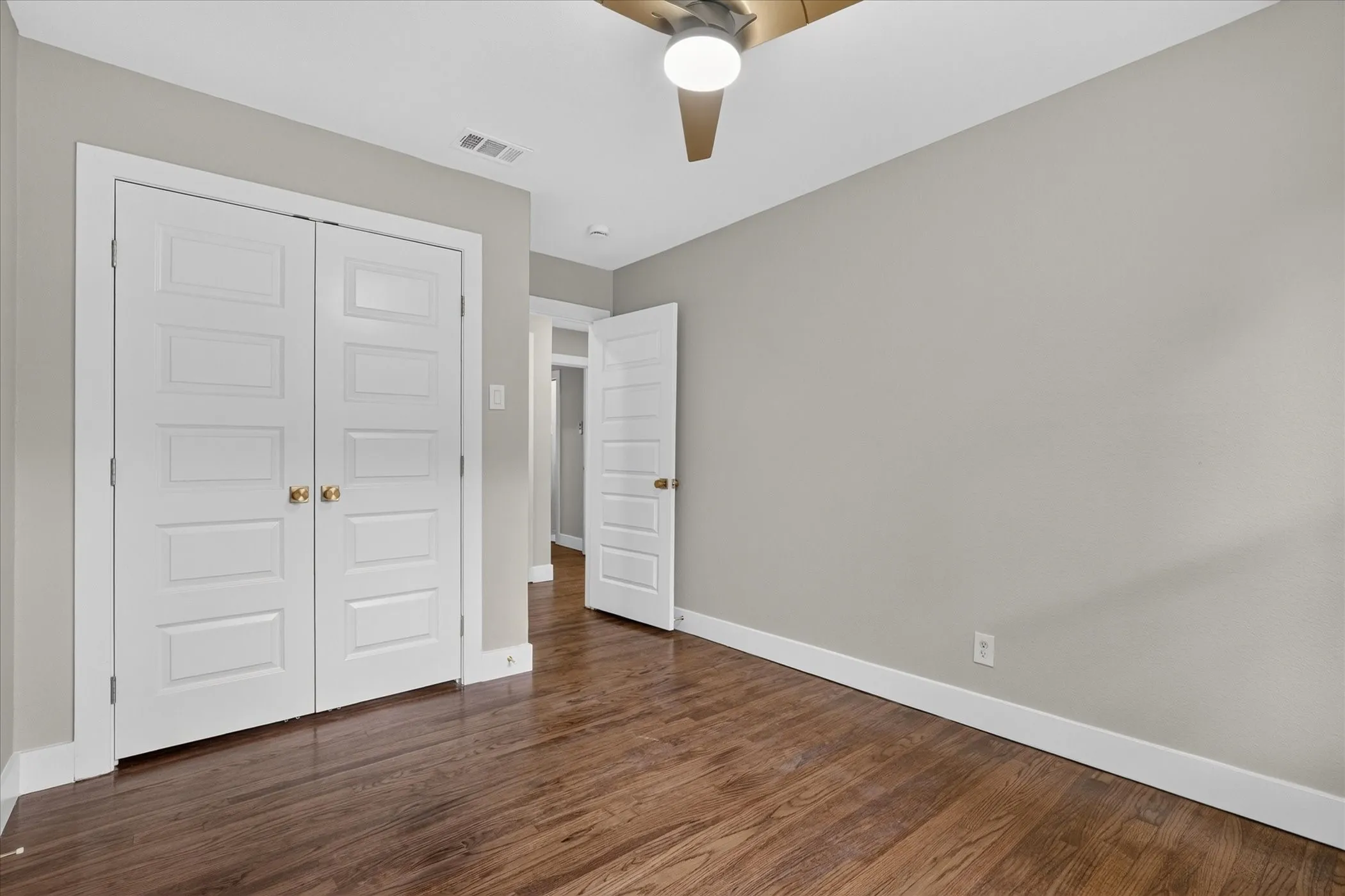 Single Family Residence For Sale in Dallas County , 2208 Springhill Drive, Dallas, Texas 75228, 3 Bedroom, 2 Bathroom, 1 Garage spaces, 1,344 Sqft, built in 1954, mls#21364860, Real Estate Agent in Dallas, Homes For Sale in Dallas county, Homes For Sale in Dallas, Realtor in Dallas Texas, Real Estate Brokerage Independent Realty Texas, Luminita Cordes Realtor