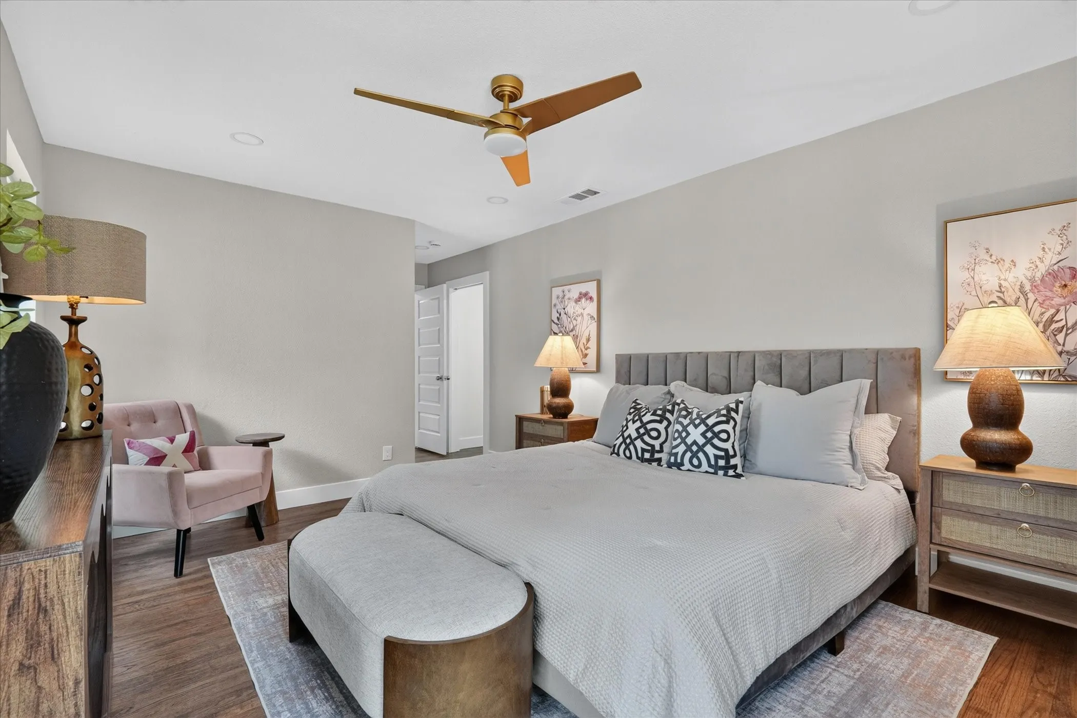Single Family Residence For Sale in Dallas County , 2208 Springhill Drive, Dallas, Texas 75228, 3 Bedroom, 2 Bathroom, 1 Garage spaces, 1,344 Sqft, built in 1954, mls#21364860, Real Estate Agent in Dallas, Homes For Sale in Dallas county, Homes For Sale in Dallas, Realtor in Dallas Texas, Real Estate Brokerage Independent Realty Texas, Luminita Cordes Realtor