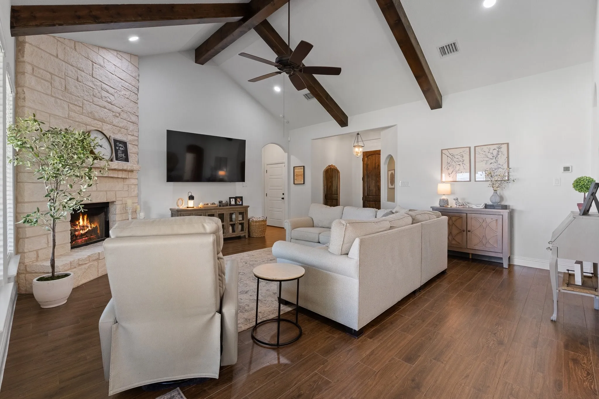 Single Family Residence For Sale in Johnson County , 103 Nolan River Run, Godley, Texas 76044, 3 Bedroom, 2 Bathroom, 2 Garage spaces, 1,884 Sqft, built in 2019, mls#21364224, Real Estate Agent in Godley, Homes For Sale in Johnson county, Homes For Sale in Godley, Realtor in Godley Texas, Real Estate Brokerage Independent Realty Texas, Luminita Cordes Realtor