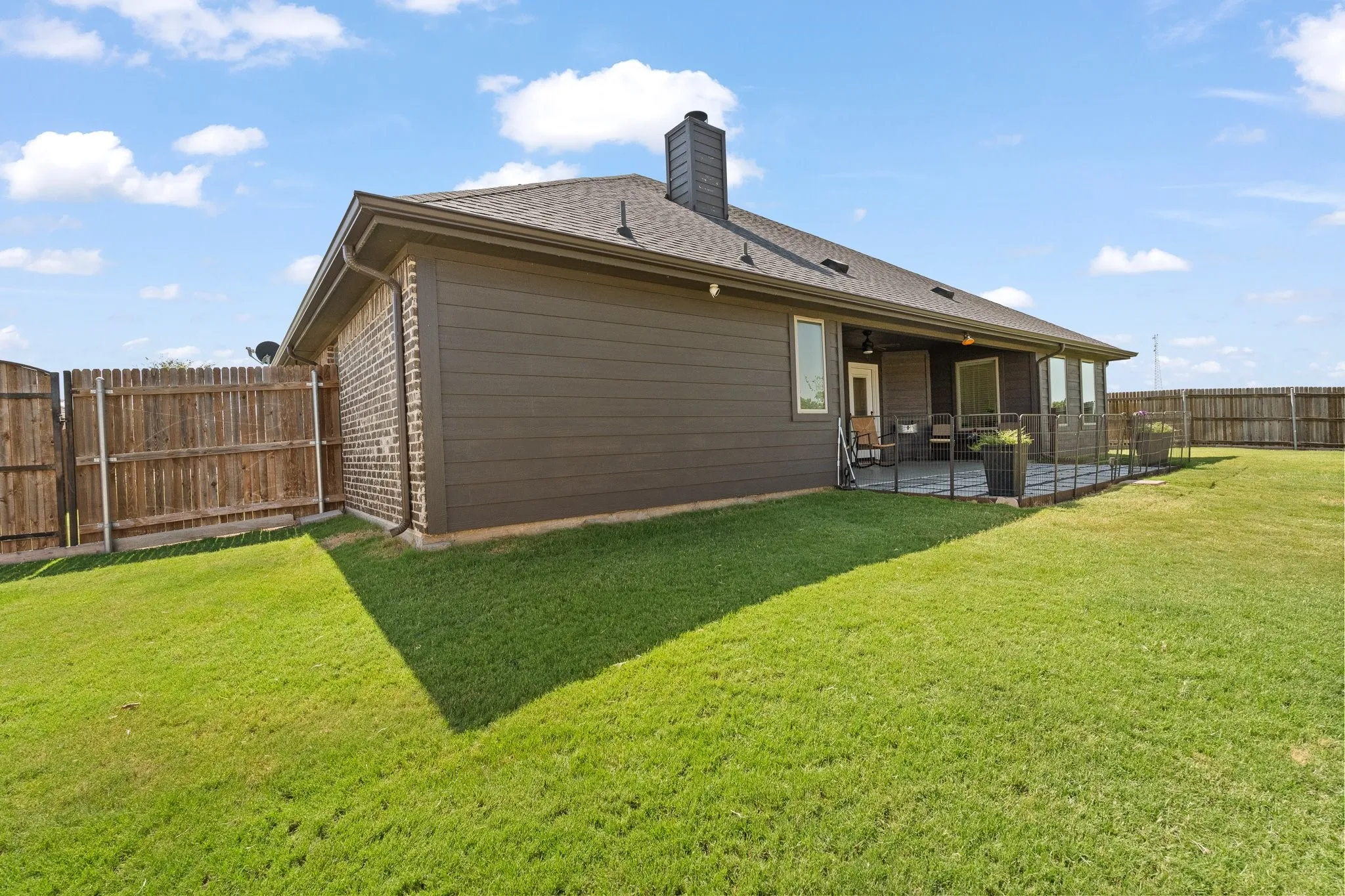 Single Family Residence For Sale in Johnson County , 103 Nolan River Run, Godley, Texas 76044, 3 Bedroom, 2 Bathroom, 2 Garage spaces, 1,884 Sqft, built in 2019, mls#21364224, Real Estate Agent in Godley, Homes For Sale in Johnson county, Homes For Sale in Godley, Realtor in Godley Texas, Real Estate Brokerage Independent Realty Texas, Luminita Cordes Realtor