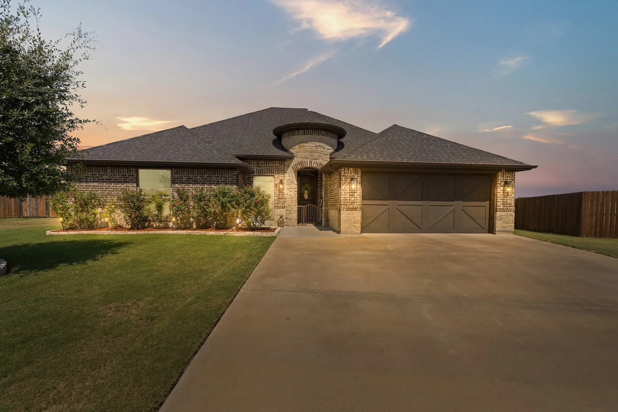 Single Family Residence For Sale in Johnson County , 103 Nolan River Run, Godley, Texas 76044, 3 Bedroom, 2 Bathroom, 2 Garage spaces, 1,884 Sqft, built in 2019, mls#21364224, Real Estate Agent in Godley, Homes For Sale in Johnson county, Homes For Sale in Godley, Realtor in Godley Texas, Real Estate Brokerage Independent Realty Texas, Luminita Cordes Realtor