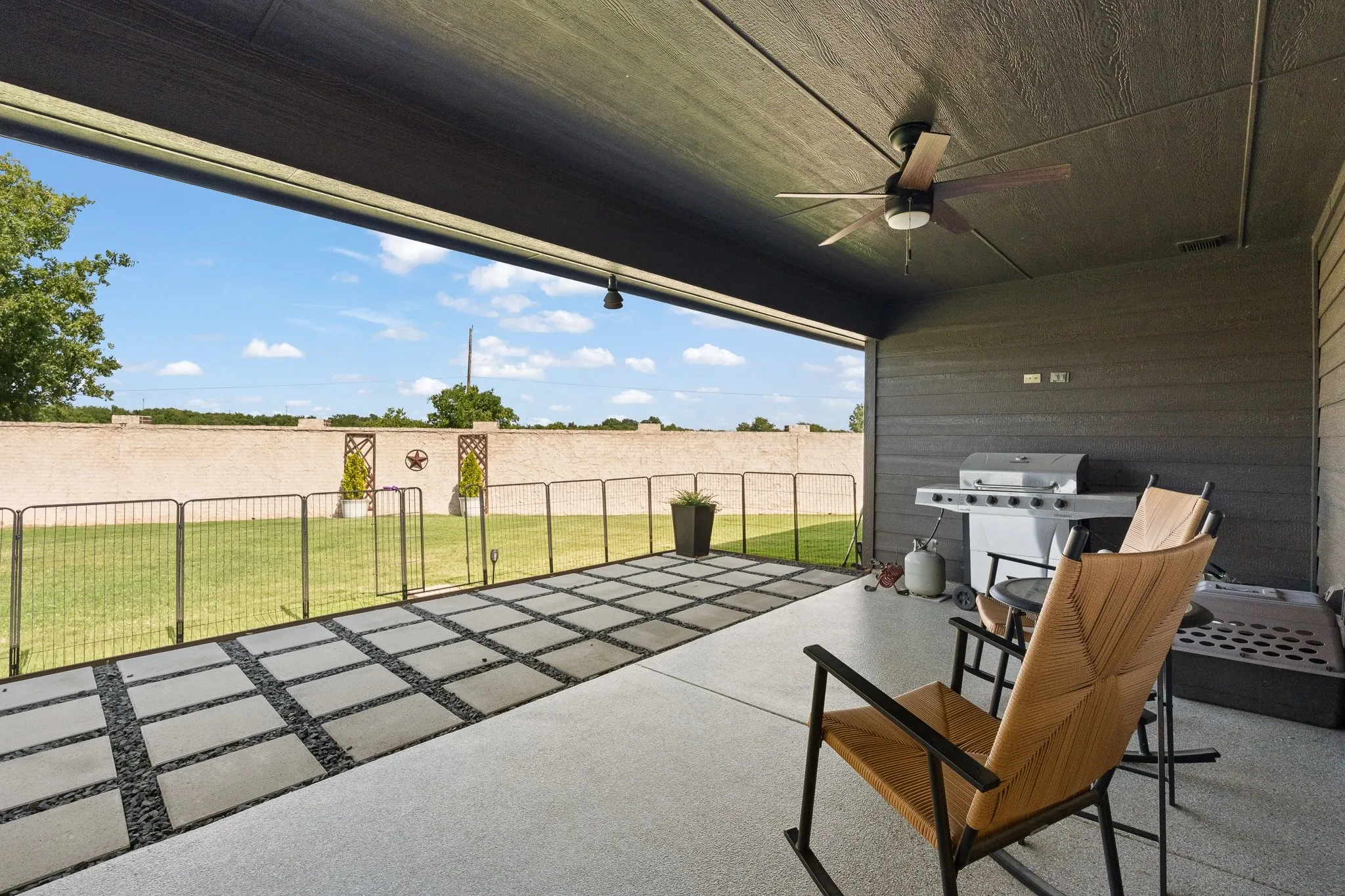 Single Family Residence For Sale in Johnson County , 103 Nolan River Run, Godley, Texas 76044, 3 Bedroom, 2 Bathroom, 2 Garage spaces, 1,884 Sqft, built in 2019, mls#21364224, Real Estate Agent in Godley, Homes For Sale in Johnson county, Homes For Sale in Godley, Realtor in Godley Texas, Real Estate Brokerage Independent Realty Texas, Luminita Cordes Realtor