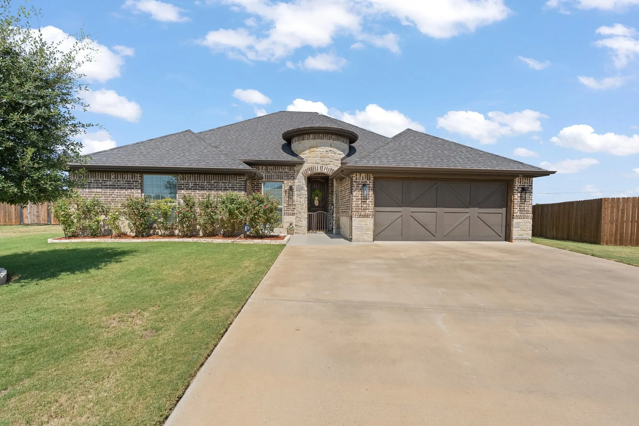 Single Family Residence For Sale in Johnson County , 103 Nolan River Run, Godley, Texas 76044, 3 Bedroom, 2 Bathroom, 2 Garage spaces, 1,884 Sqft, built in 2019, mls#21364224, Real Estate Agent in Godley, Homes For Sale in Johnson county, Homes For Sale in Godley, Realtor in Godley Texas, Real Estate Brokerage Independent Realty Texas, Luminita Cordes Realtor