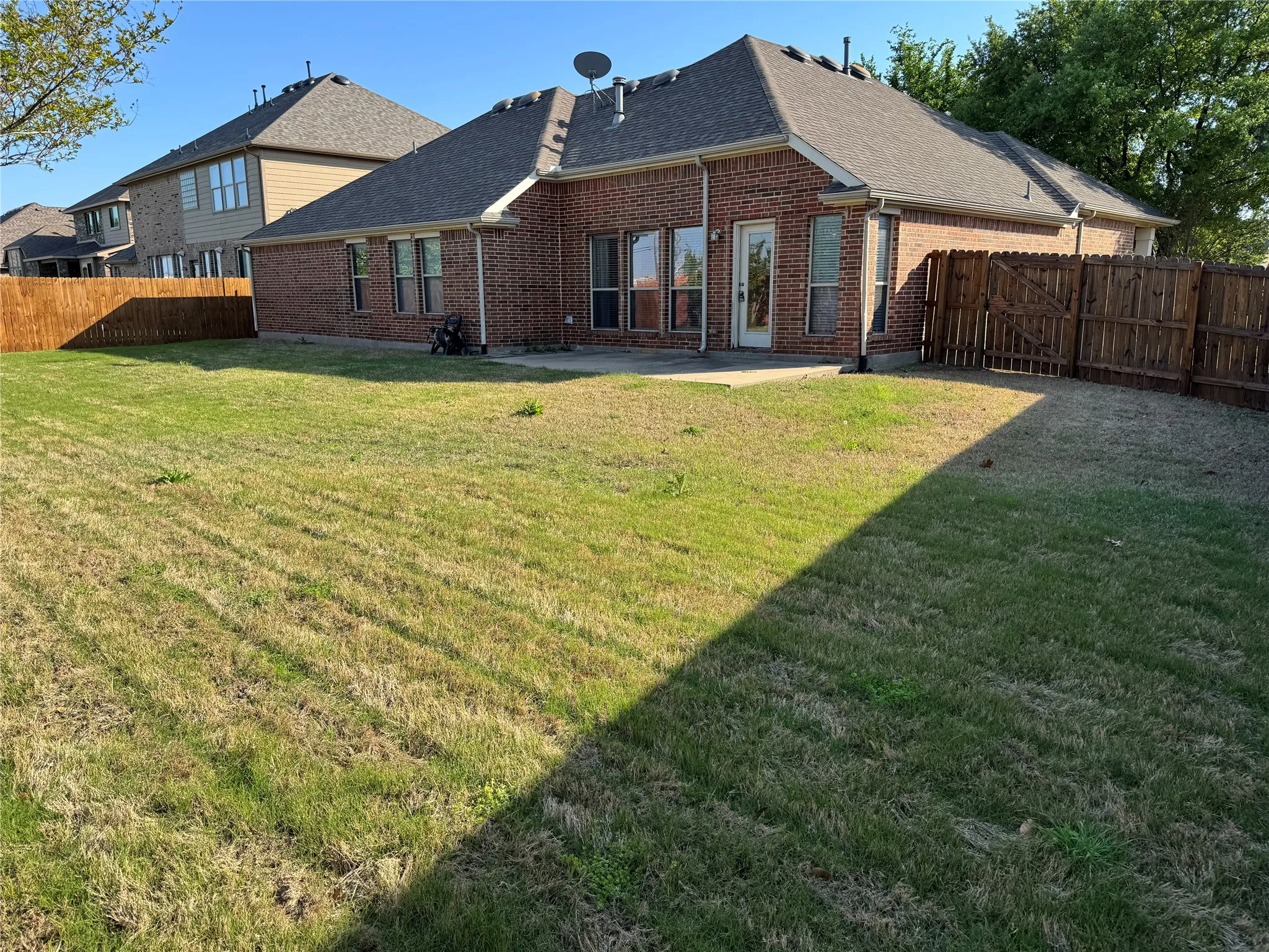 Single Family Residence For Rent in Kaufman County , 909 White Porch Avenue, Forney, Texas 75126, 3 Bedroom, 2 Bathroom, 2 Garage spaces, 1,942 Sqft, built in 2006, mls#21365123, Real Estate Agent in Forney, Homes For Rent in Kaufman county, Homes For Rent in Forney, Realtor in Forney Texas, Real Estate Brokerage Independent Realty Texas, Luminita Cordes Realtor