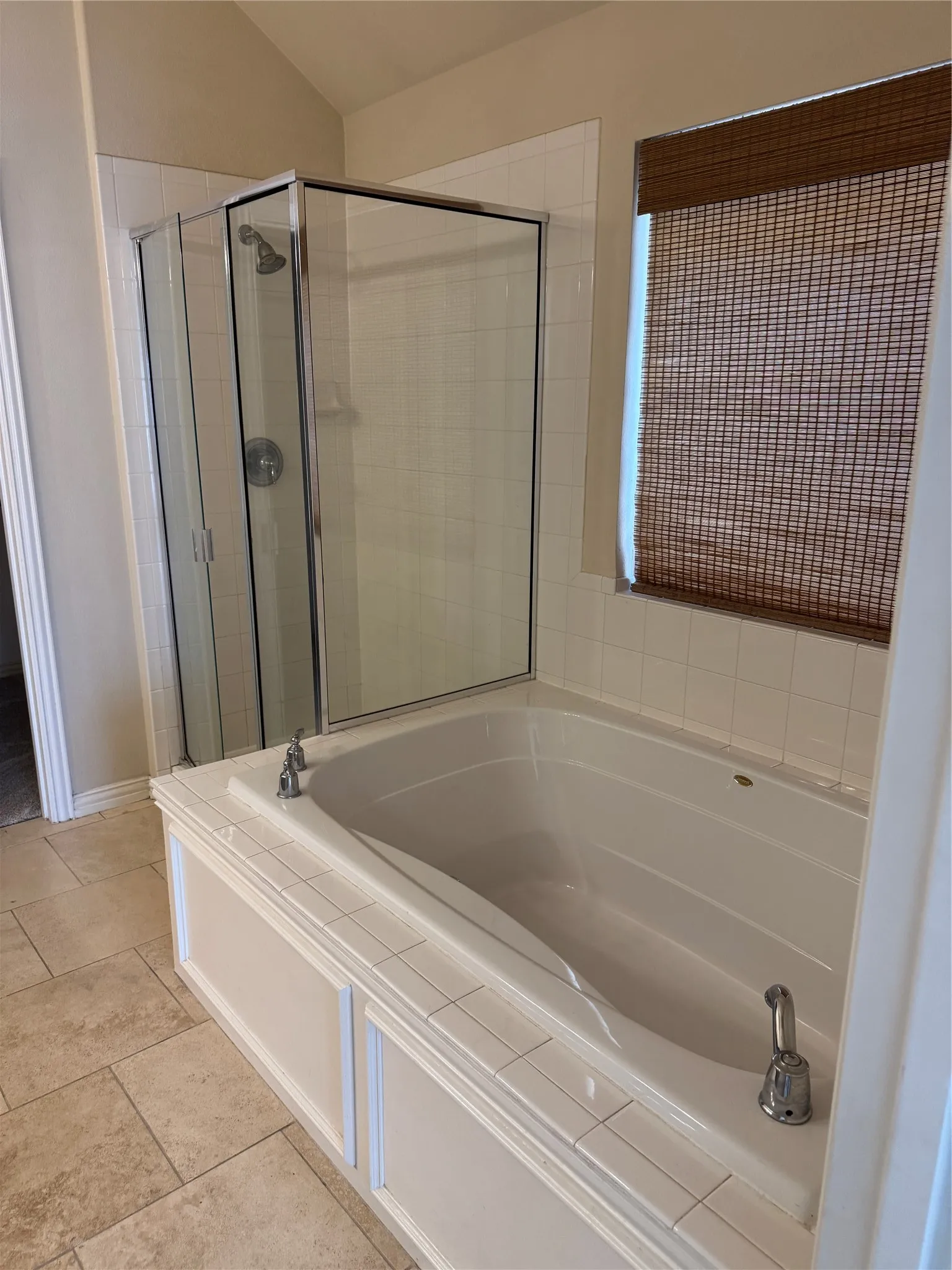 Single Family Residence For Rent in Kaufman County , 909 White Porch Avenue, Forney, Texas 75126, 3 Bedroom, 2 Bathroom, 2 Garage spaces, 1,942 Sqft, built in 2006, mls#21365123, Real Estate Agent in Forney, Homes For Rent in Kaufman county, Homes For Rent in Forney, Realtor in Forney Texas, Real Estate Brokerage Independent Realty Texas, Luminita Cordes Realtor
