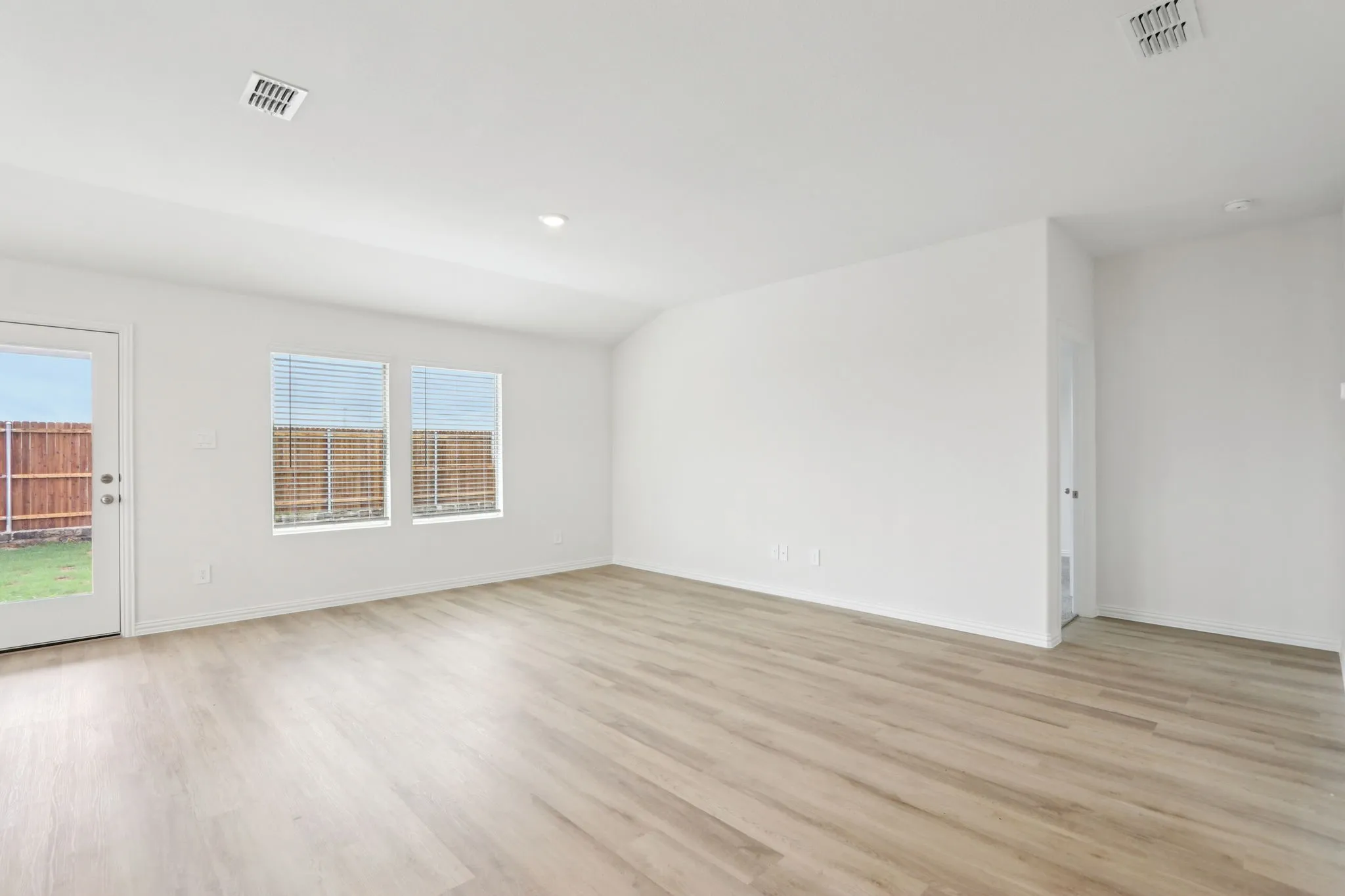  Photo is not of the actual home, but is an inspirational photo of builder’s model home and may depict options, furnishings, and/or decorator features that are not included.
