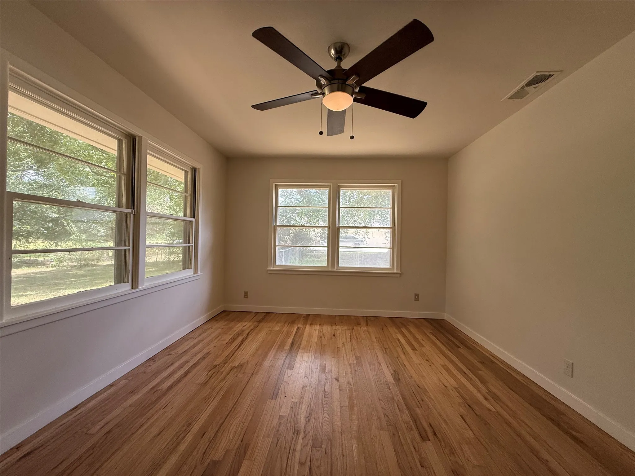 Single Family Residence For Sale in Henderson County , 11212 Stuart Street, Brownsboro, Texas 75756, 3 Bedroom, 2 Bathroom, 2 Garage spaces, 2,013 Sqft, built in 1957, mls#21365496, Real Estate Agent in Brownsboro, Homes For Sale in Henderson county, Homes For Sale in Brownsboro, Realtor in Brownsboro Texas, Real Estate Brokerage Independent Realty Texas, Luminita Cordes Realtor