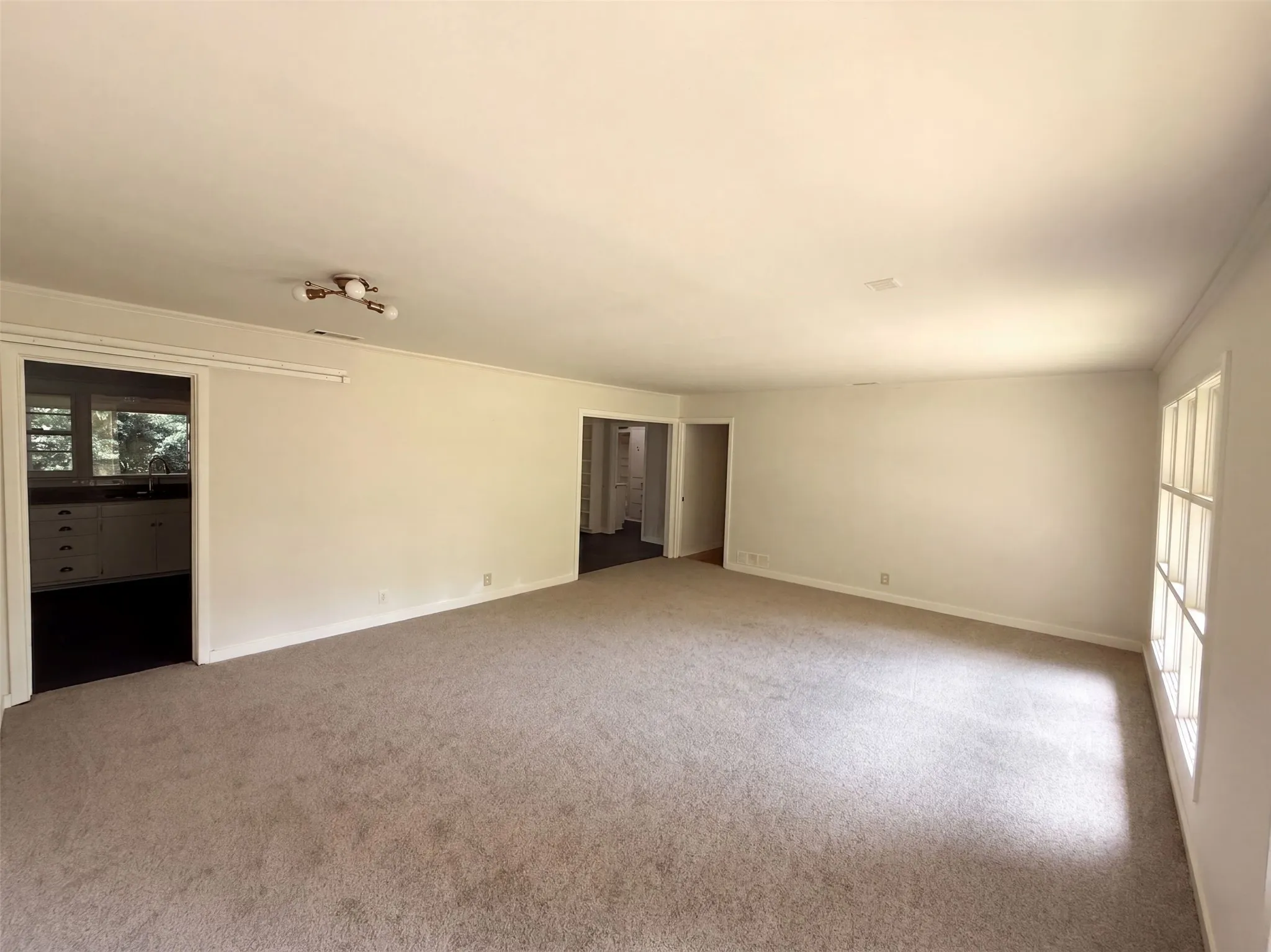 Single Family Residence For Sale in Henderson County , 11212 Stuart Street, Brownsboro, Texas 75756, 3 Bedroom, 2 Bathroom, 2 Garage spaces, 2,013 Sqft, built in 1957, mls#21365496, Real Estate Agent in Brownsboro, Homes For Sale in Henderson county, Homes For Sale in Brownsboro, Realtor in Brownsboro Texas, Real Estate Brokerage Independent Realty Texas, Luminita Cordes Realtor