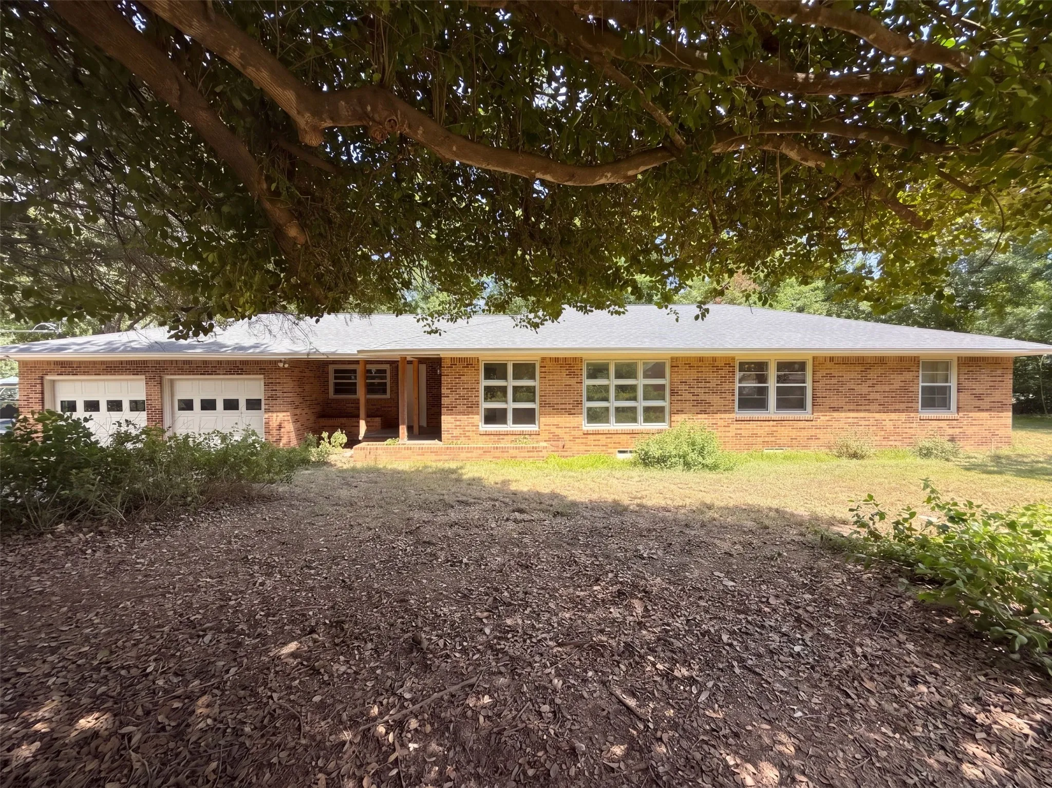 Single Family Residence For Sale in Henderson County , 11212 Stuart Street, Brownsboro, Texas 75756, 3 Bedroom, 2 Bathroom, 2 Garage spaces, 2,013 Sqft, built in 1957, mls#21365496, Real Estate Agent in Brownsboro, Homes For Sale in Henderson county, Homes For Sale in Brownsboro, Realtor in Brownsboro Texas, Real Estate Brokerage Independent Realty Texas, Luminita Cordes Realtor