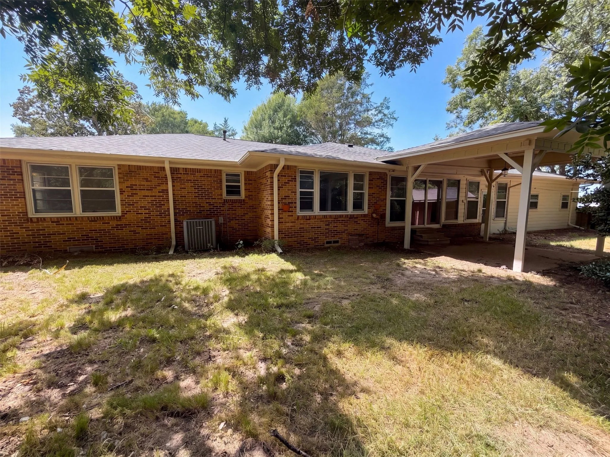Single Family Residence For Sale in Henderson County , 11212 Stuart Street, Brownsboro, Texas 75756, 3 Bedroom, 2 Bathroom, 2 Garage spaces, 2,013 Sqft, built in 1957, mls#21365496, Real Estate Agent in Brownsboro, Homes For Sale in Henderson county, Homes For Sale in Brownsboro, Realtor in Brownsboro Texas, Real Estate Brokerage Independent Realty Texas, Luminita Cordes Realtor
