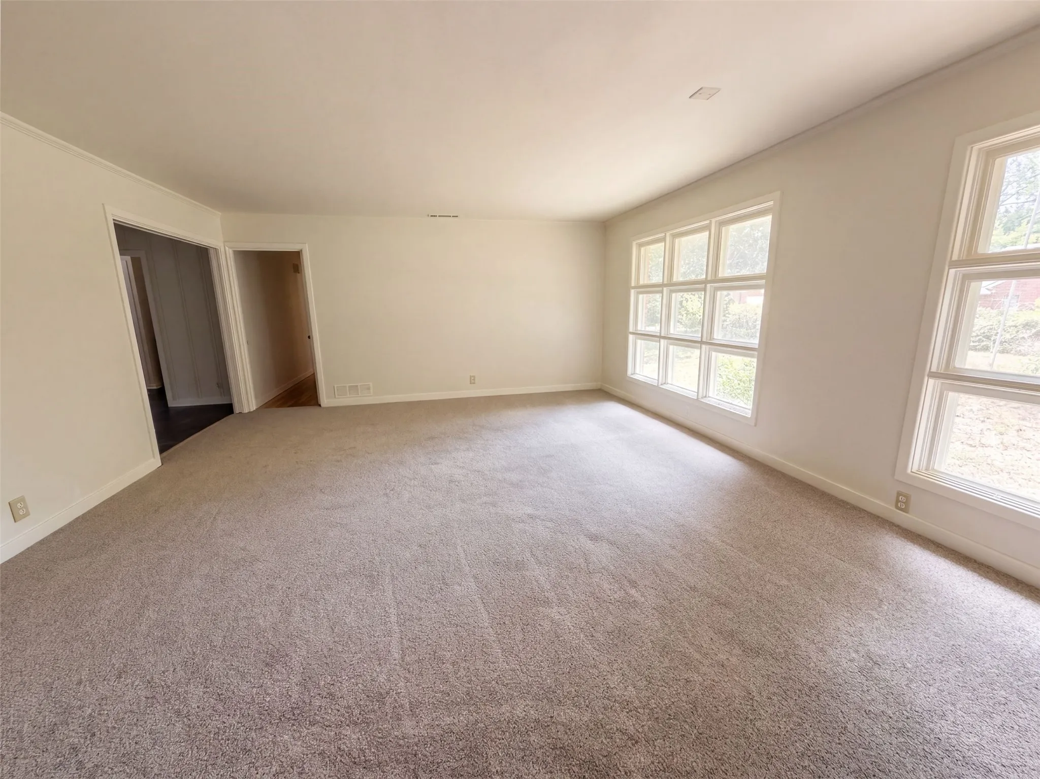 Single Family Residence For Sale in Henderson County , 11212 Stuart Street, Brownsboro, Texas 75756, 3 Bedroom, 2 Bathroom, 2 Garage spaces, 2,013 Sqft, built in 1957, mls#21365496, Real Estate Agent in Brownsboro, Homes For Sale in Henderson county, Homes For Sale in Brownsboro, Realtor in Brownsboro Texas, Real Estate Brokerage Independent Realty Texas, Luminita Cordes Realtor