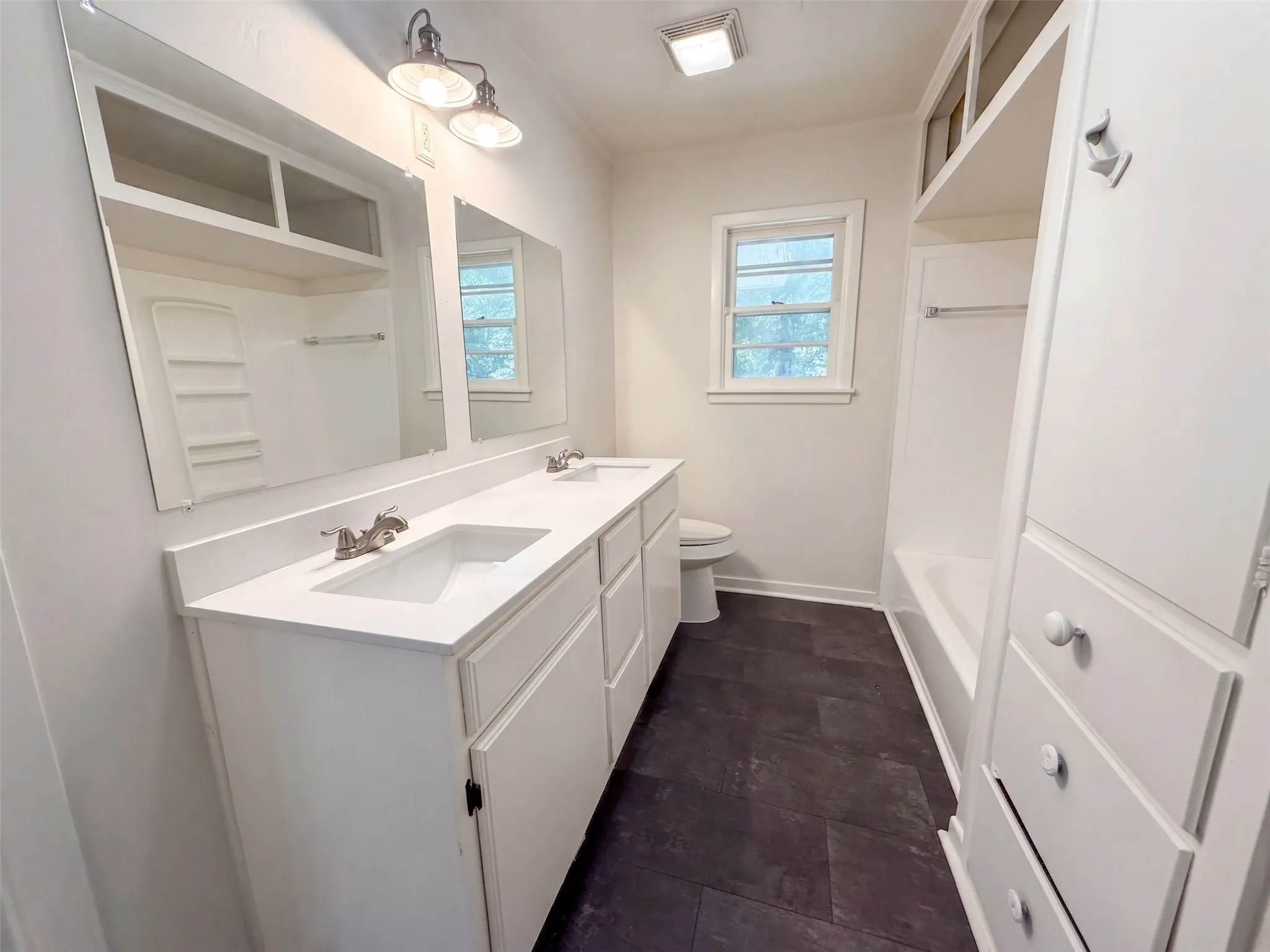 Single Family Residence For Sale in Henderson County , 11212 Stuart Street, Brownsboro, Texas 75756, 3 Bedroom, 2 Bathroom, 2 Garage spaces, 2,013 Sqft, built in 1957, mls#21365496, Real Estate Agent in Brownsboro, Homes For Sale in Henderson county, Homes For Sale in Brownsboro, Realtor in Brownsboro Texas, Real Estate Brokerage Independent Realty Texas, Luminita Cordes Realtor