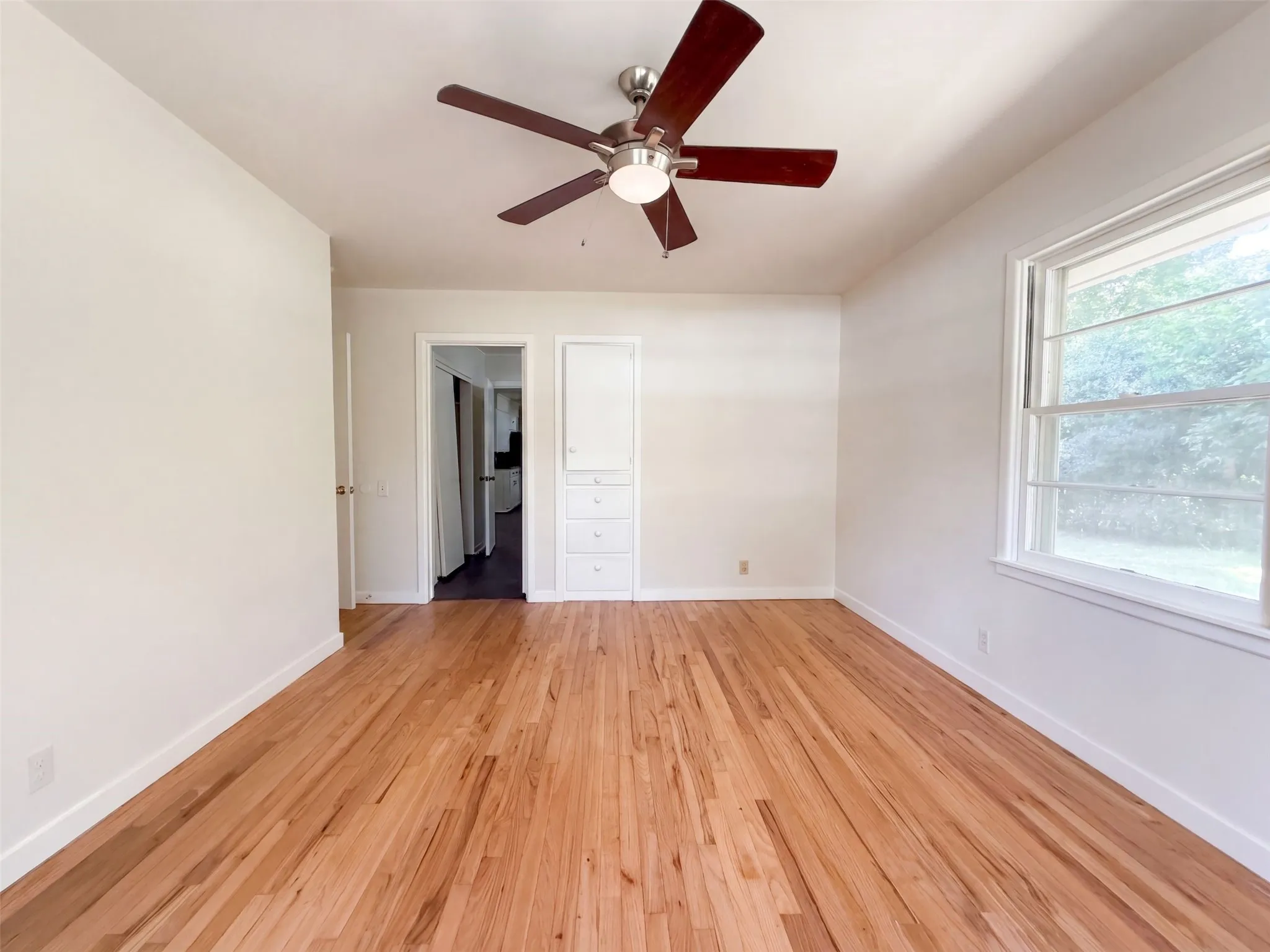 Single Family Residence For Sale in Henderson County , 11212 Stuart Street, Brownsboro, Texas 75756, 3 Bedroom, 2 Bathroom, 2 Garage spaces, 2,013 Sqft, built in 1957, mls#21365496, Real Estate Agent in Brownsboro, Homes For Sale in Henderson county, Homes For Sale in Brownsboro, Realtor in Brownsboro Texas, Real Estate Brokerage Independent Realty Texas, Luminita Cordes Realtor