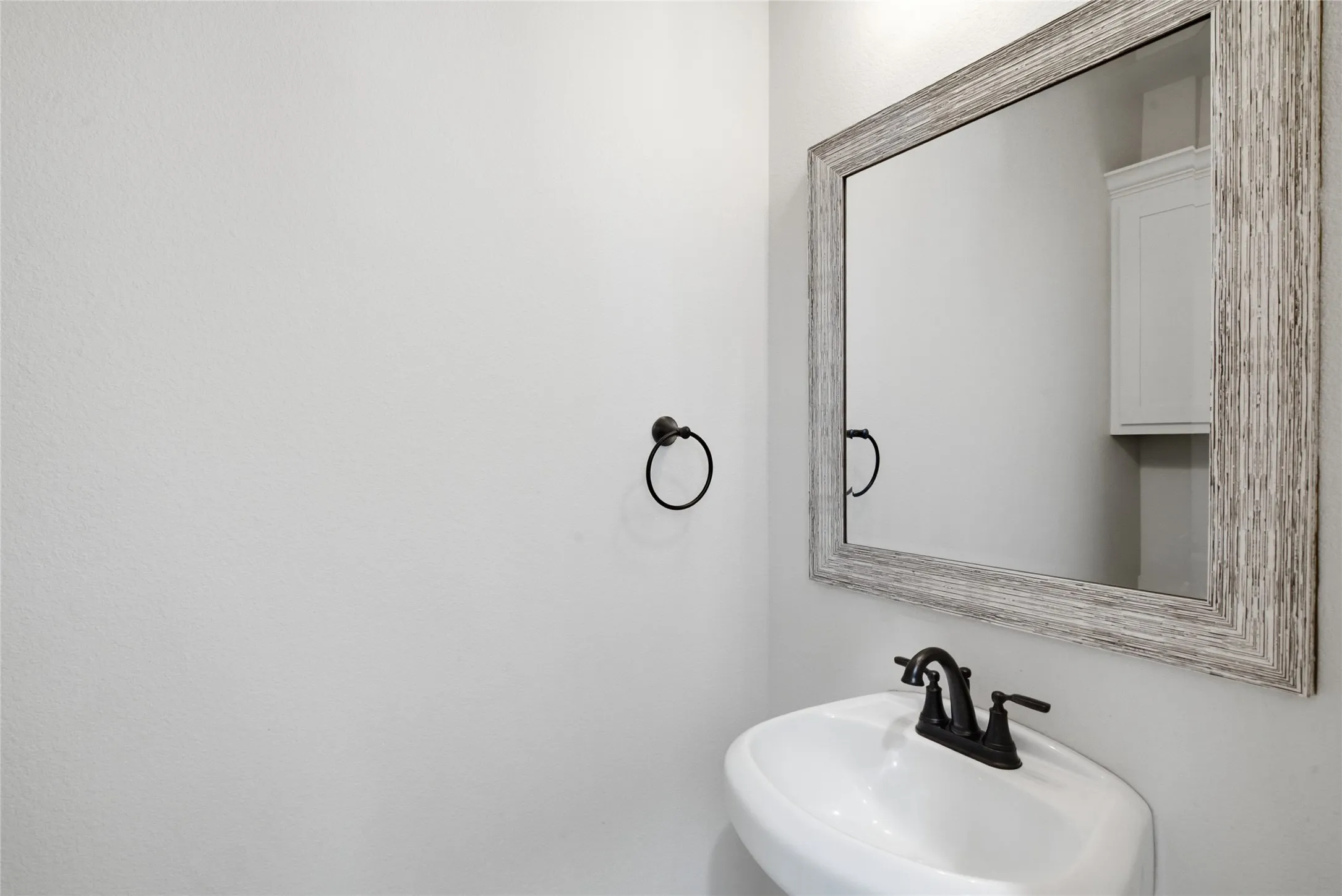 Single Family Residence For Sale in Parker County , 1044 Monarch Court, Poolville, Texas 76487, 4 Bedroom, 3 Bathroom, 3 Garage spaces, 2,786 Sqft, built in 2021, mls#21364668, Real Estate Agent in Poolville, Homes For Sale in Parker county, Homes For Sale in Poolville, Realtor in Poolville Texas, Real Estate Brokerage Independent Realty Texas, Luminita Cordes Realtor